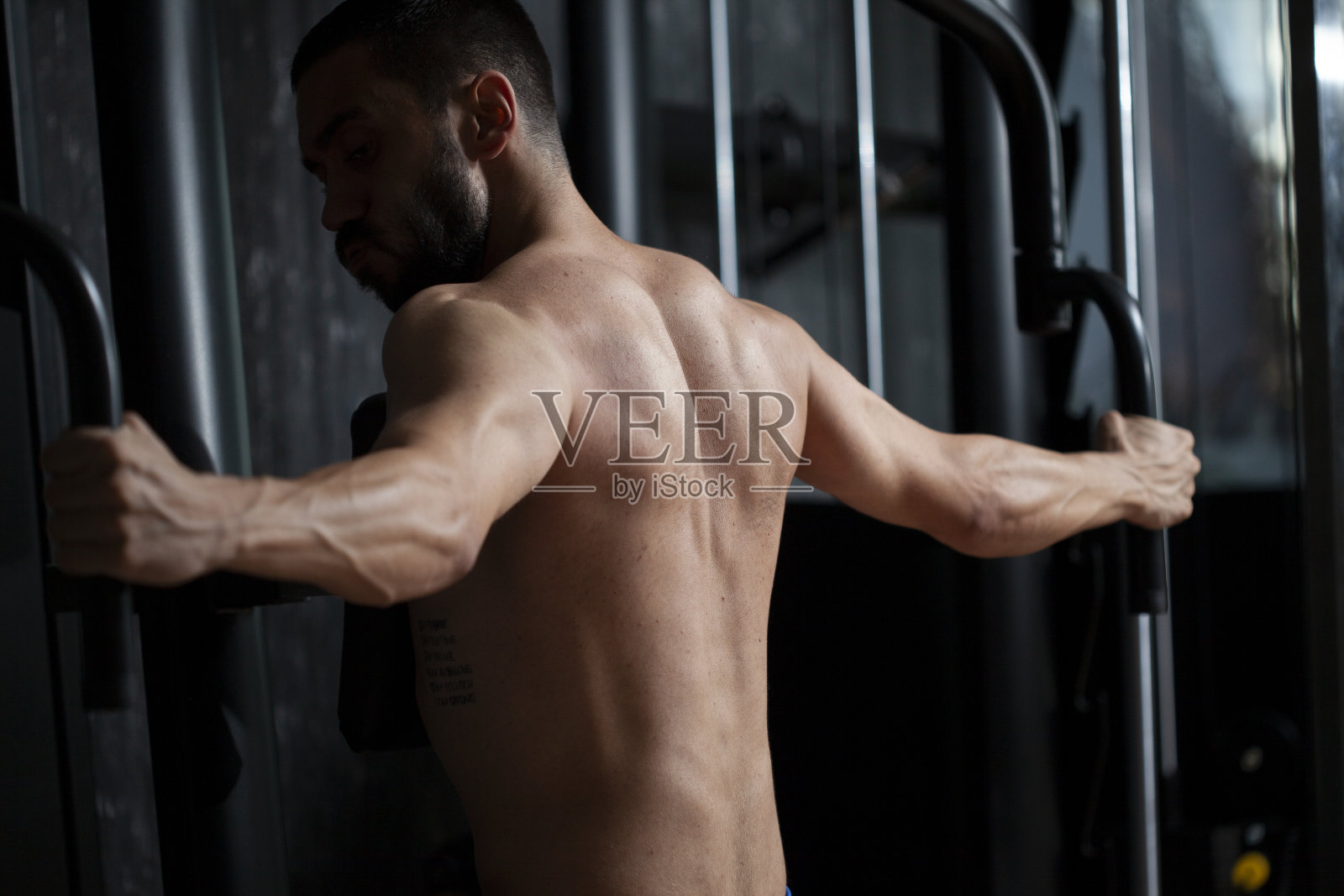 男人跑步,举重,健身照片摄影图片