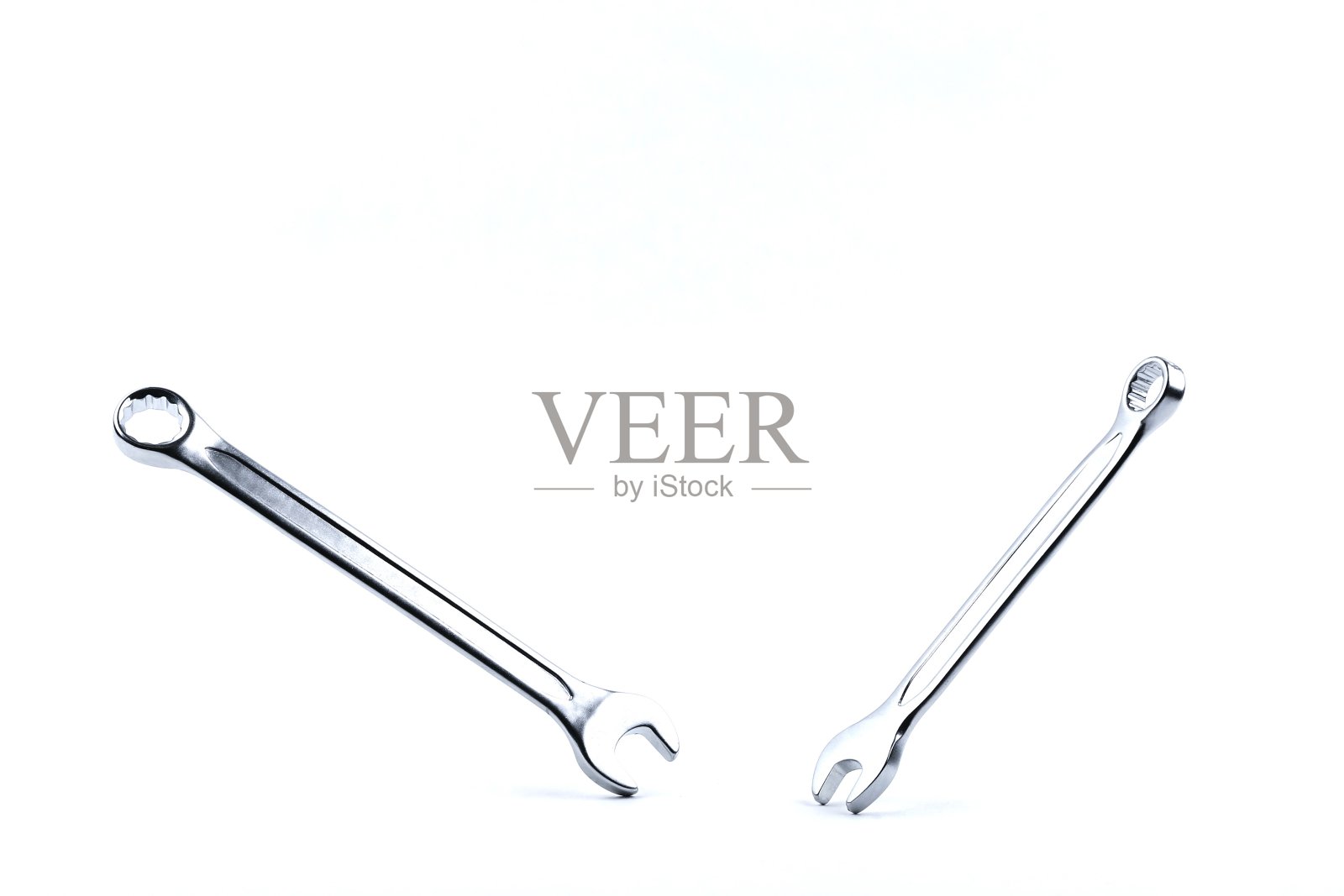 悬浮扳手孤立在白色背景上照片摄影图片