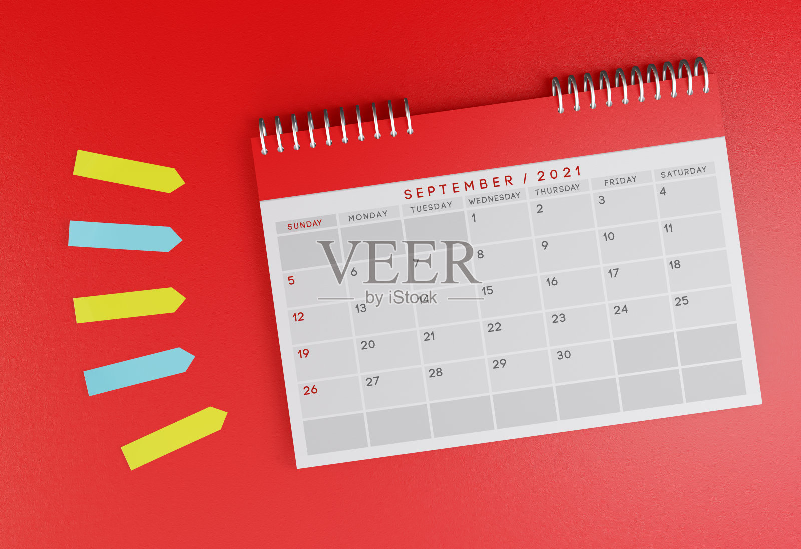 2021年9月台历上的红色背景。旁边还有彩色的便利贴。照片摄影图片