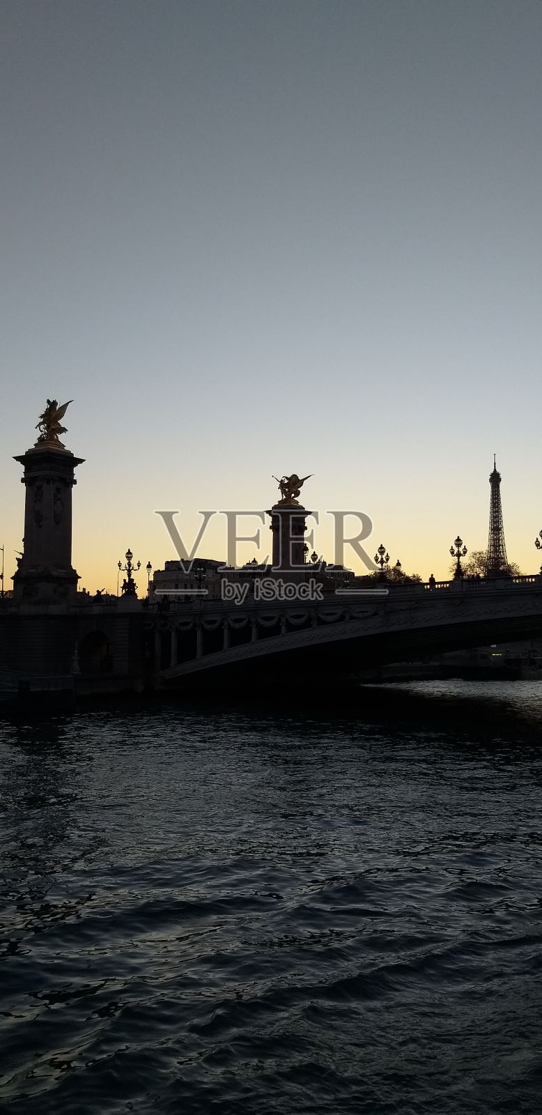 巴黎桥下的夕阳照片摄影图片