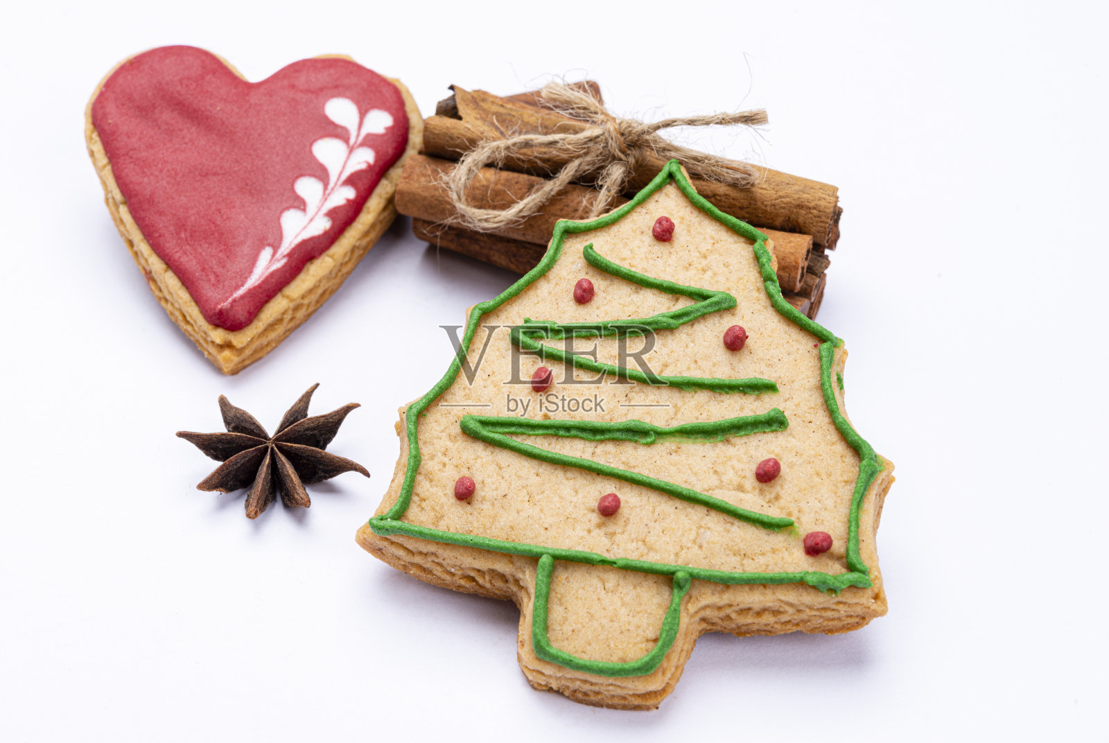 圣诞树上的肉桂饼干照片摄影图片