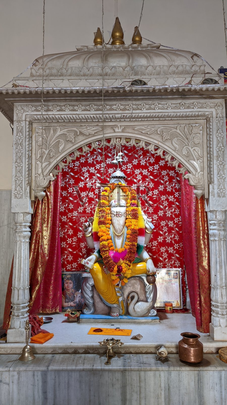 vishwakarma puja (vishwakarma Jayanti)是庆祝印度教神vishwakarma的一天,他是神圣的建筑师照片摄影图片
