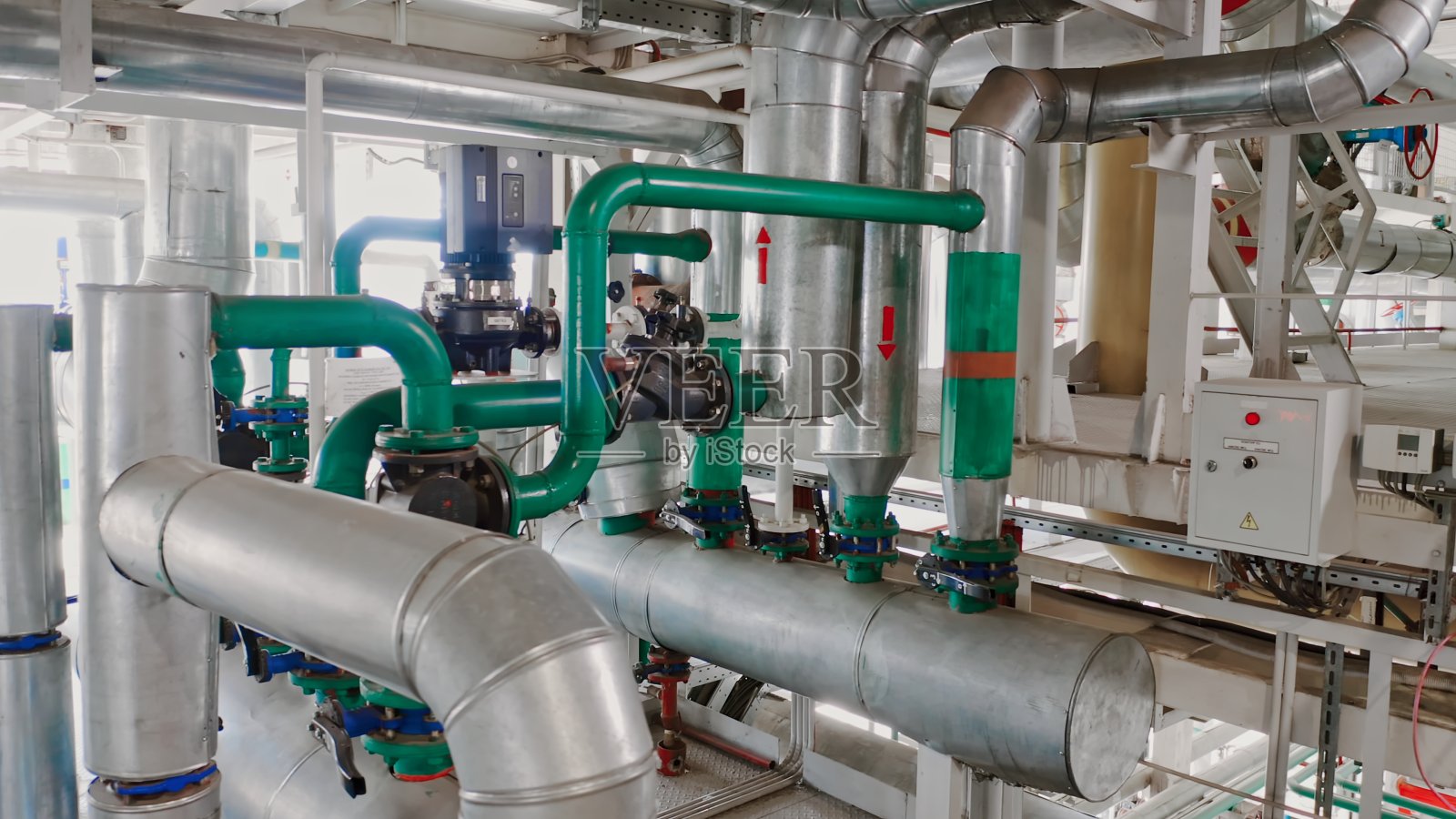 工厂里的大管子照片摄影图片