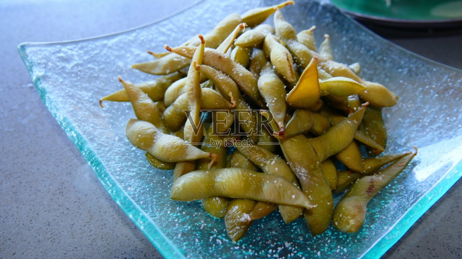 一小盘熟青豆照片摄影图片