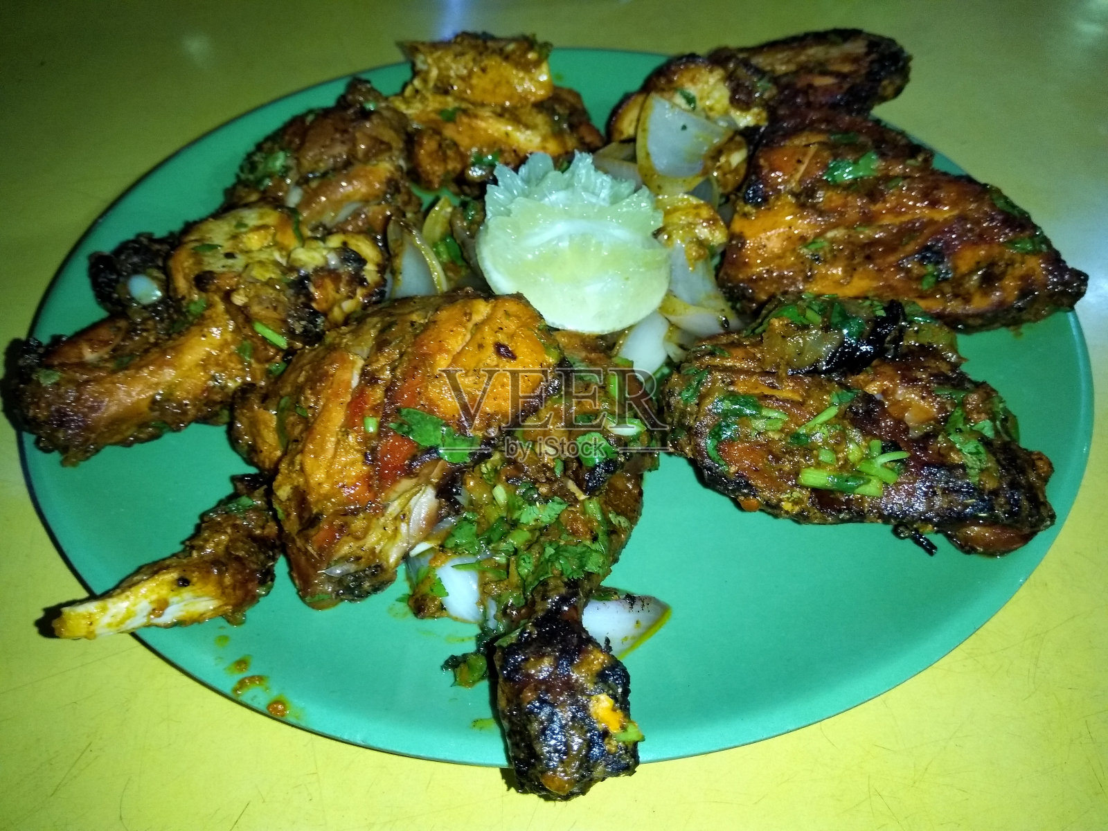 一张有选择焦点的烤鸡图片照片摄影图片