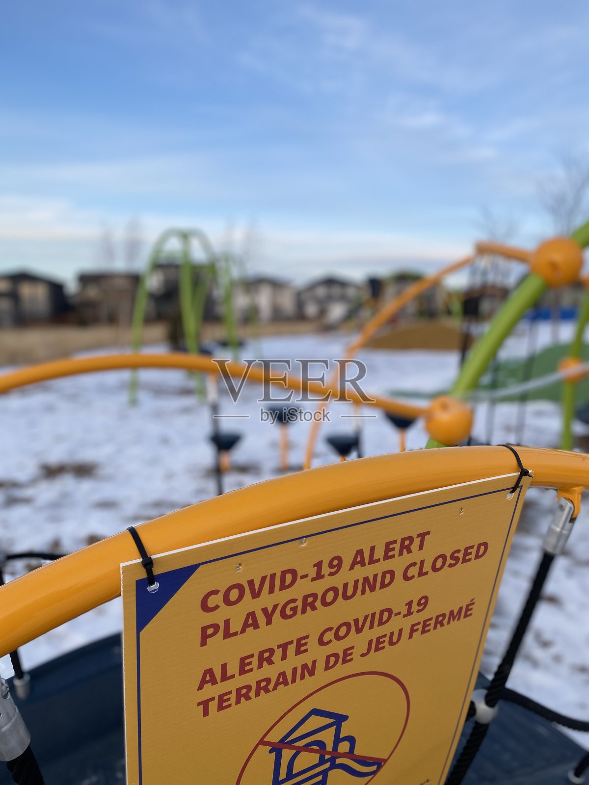 游乐场因COVID-19关闭照片摄影图片