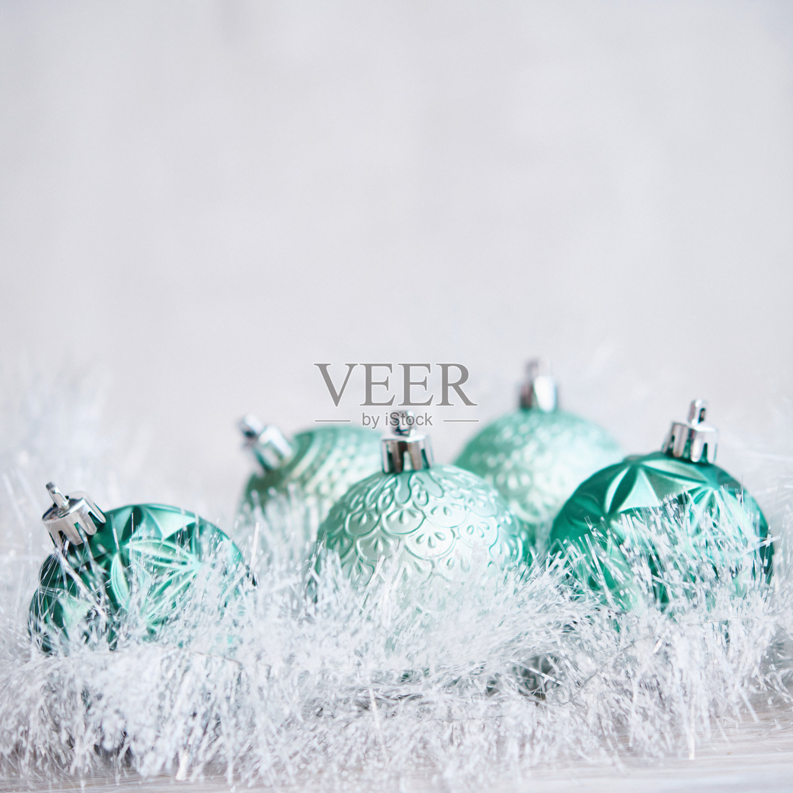 圣诞背景与蓝绿色的装饰品和金箔照片摄影图片