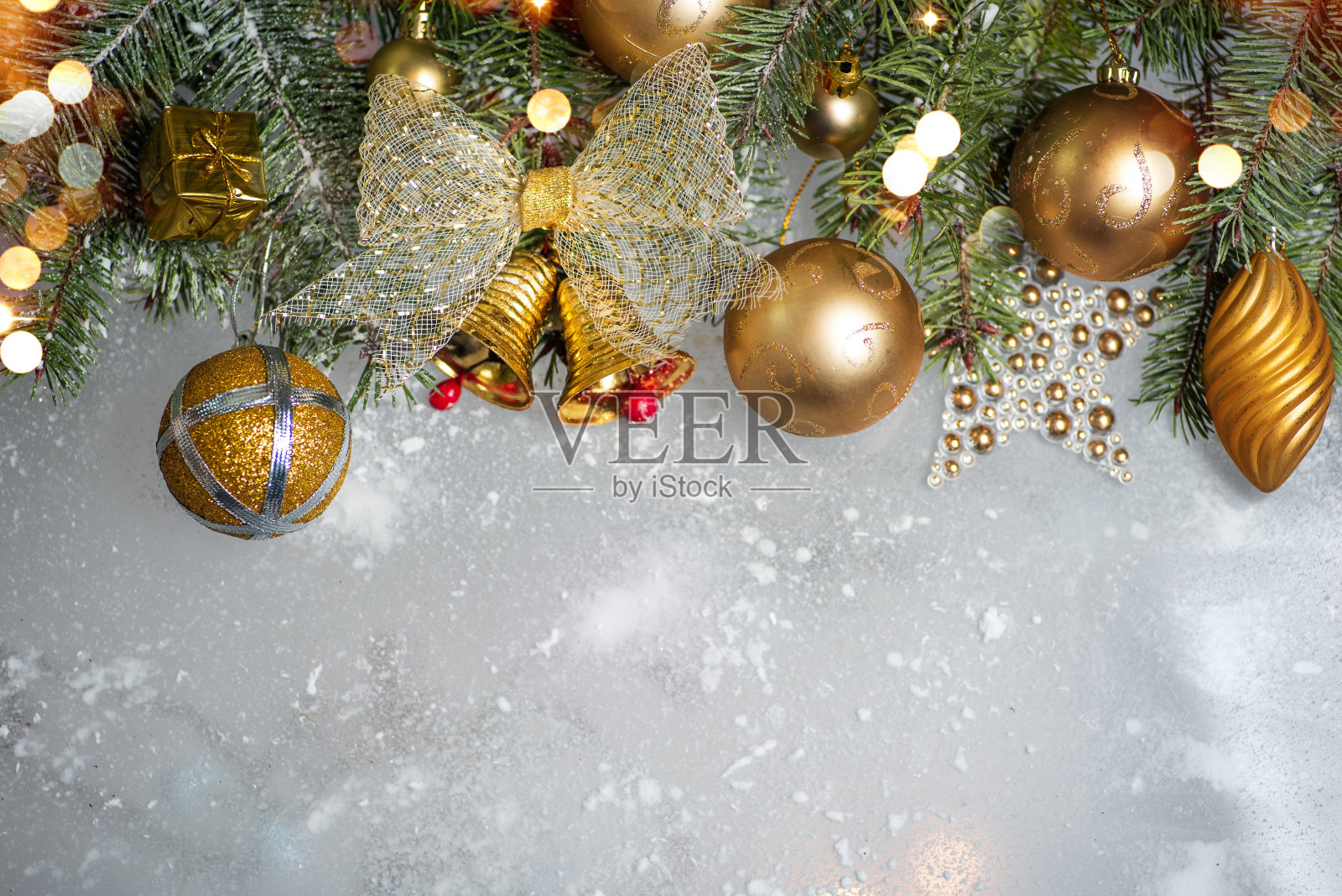 圣诞和新年的节日标志在一个冻结的背景与复制空间照片摄影图片