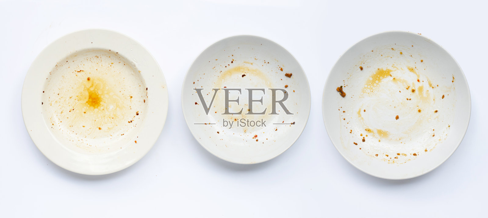 白色背景上的脏盘子。照片摄影图片