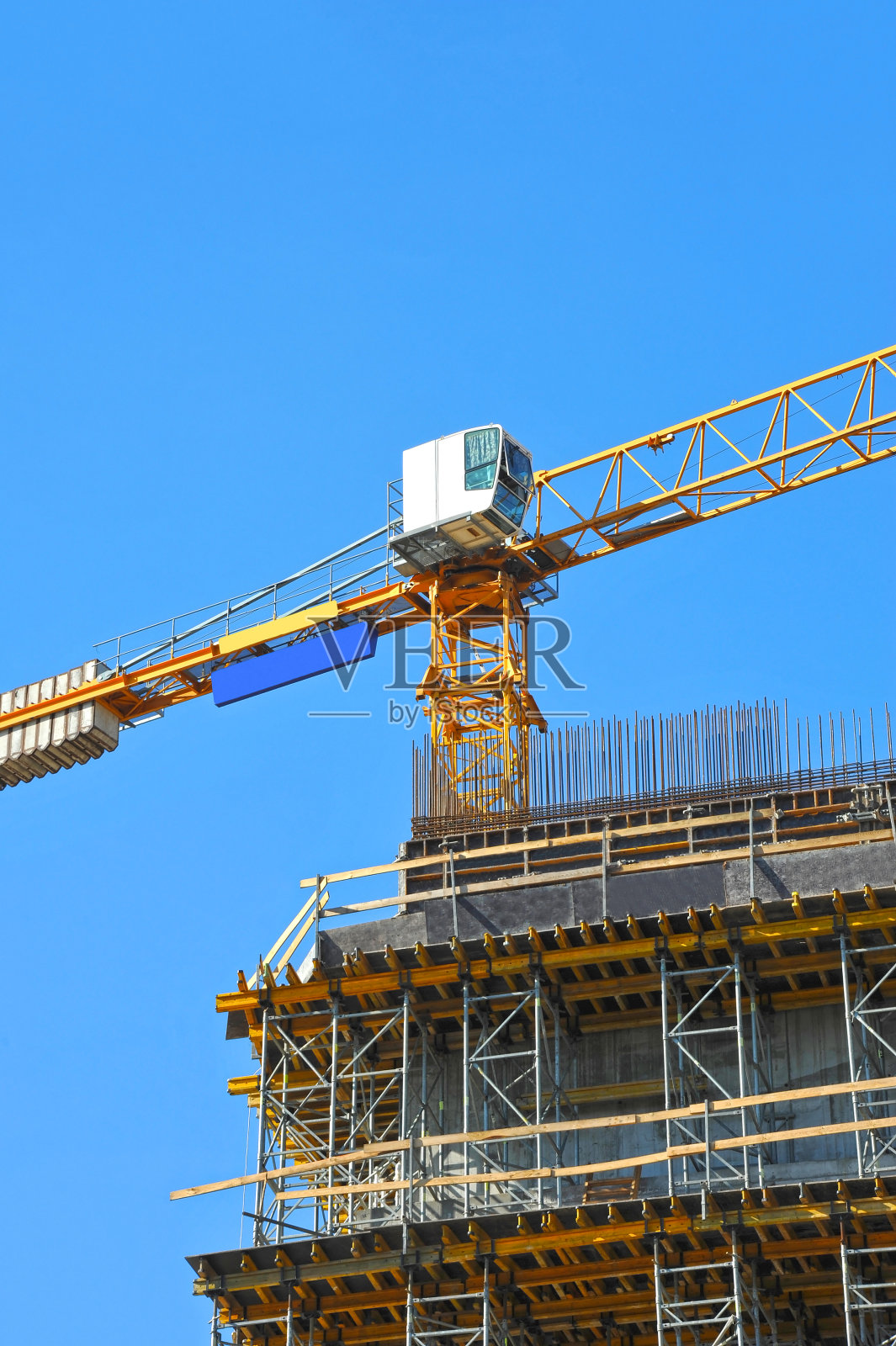 起重机及高层建筑工地照片摄影图片