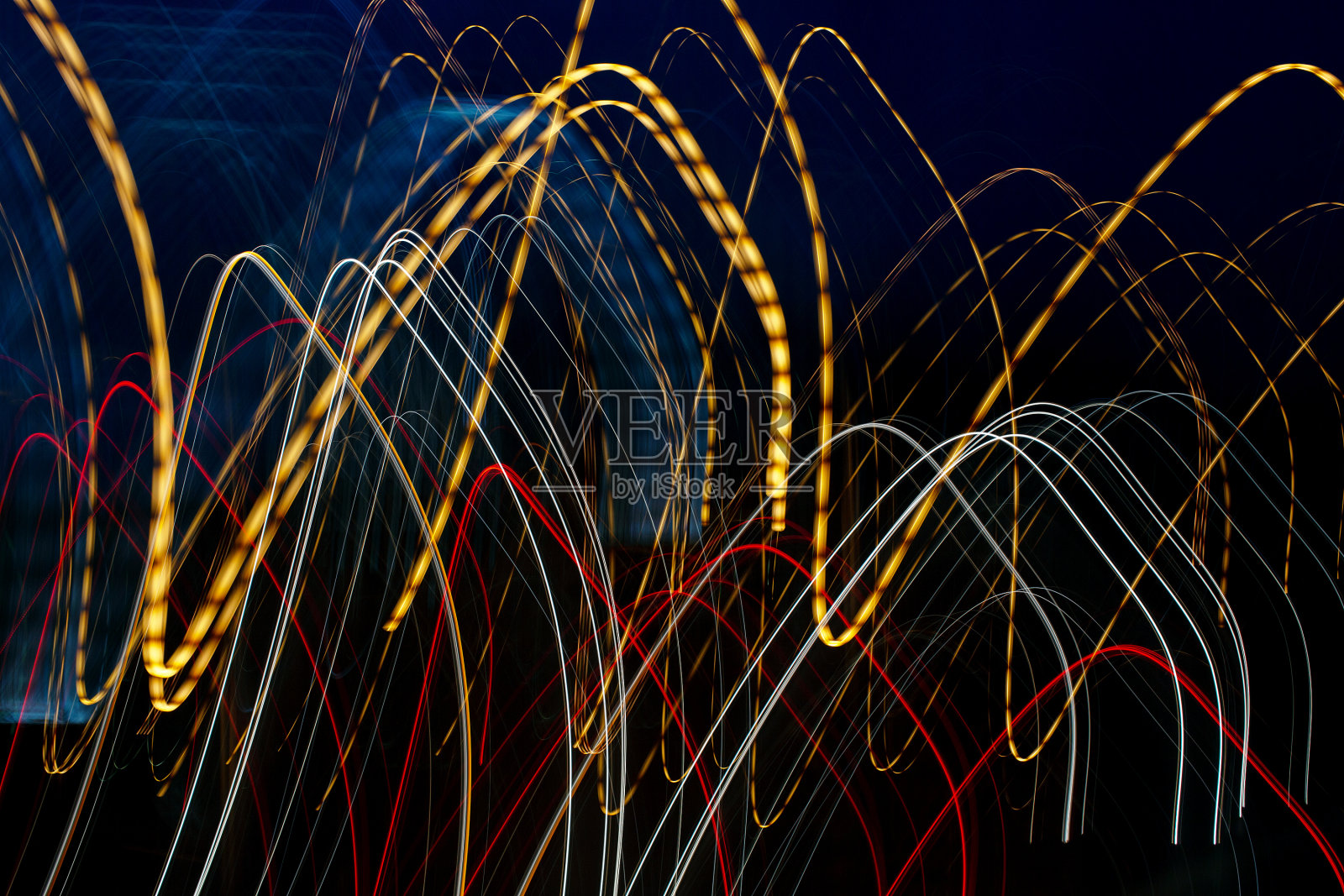 夜间长时间曝光的人工光源照片摄影图片