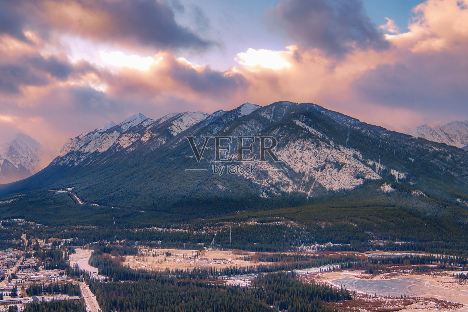 班夫山的日出天空照片摄影图片