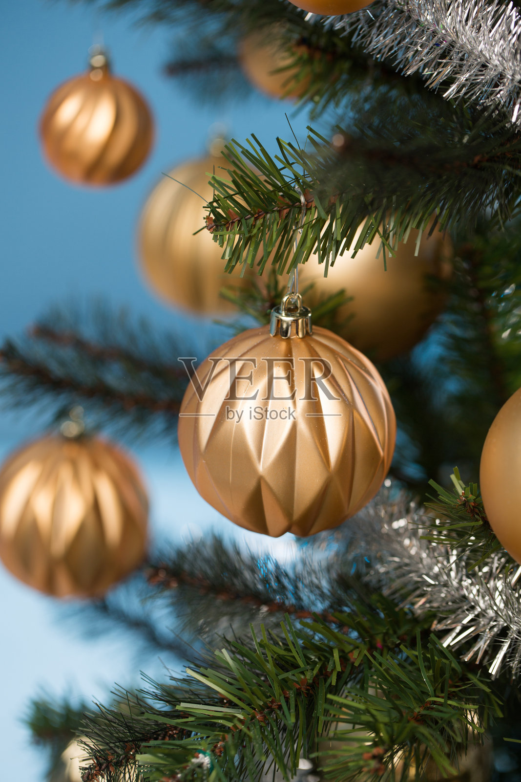 为节日装饰的圣诞树照片摄影图片