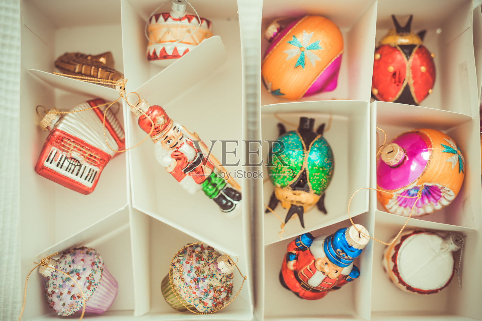 圣诞泡泡在盒子里照片摄影图片