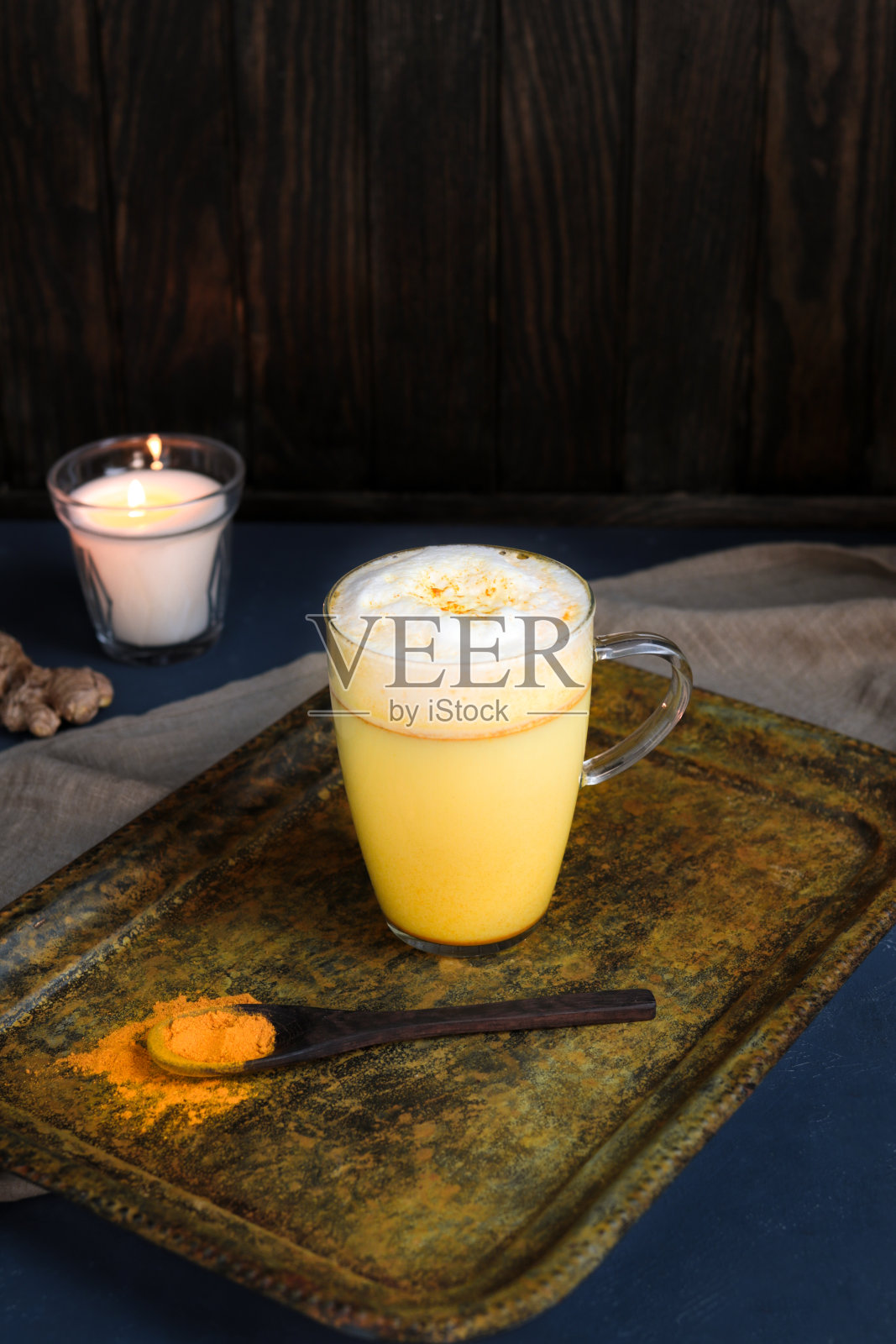 健康姜黄茶黄金牛奶排毒免疫增强照片摄影图片