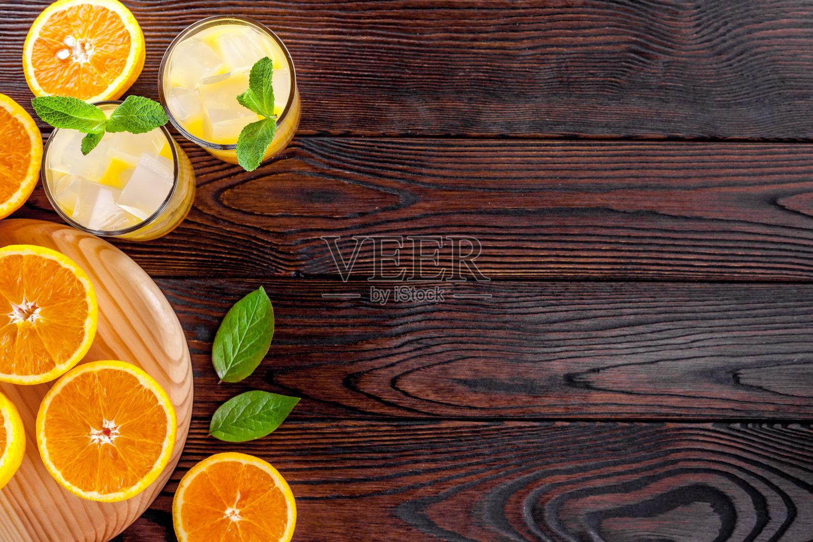 橙汁加冰。照片摄影图片