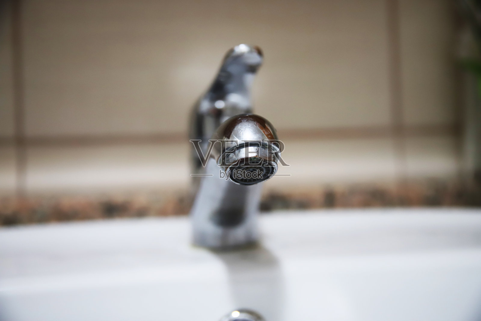 浴缸和浴缸龙头电池照片摄影图片