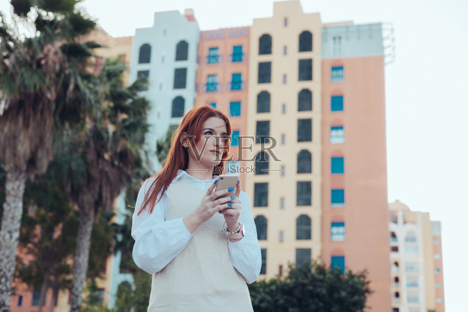 女企业家使用手机照片摄影图片