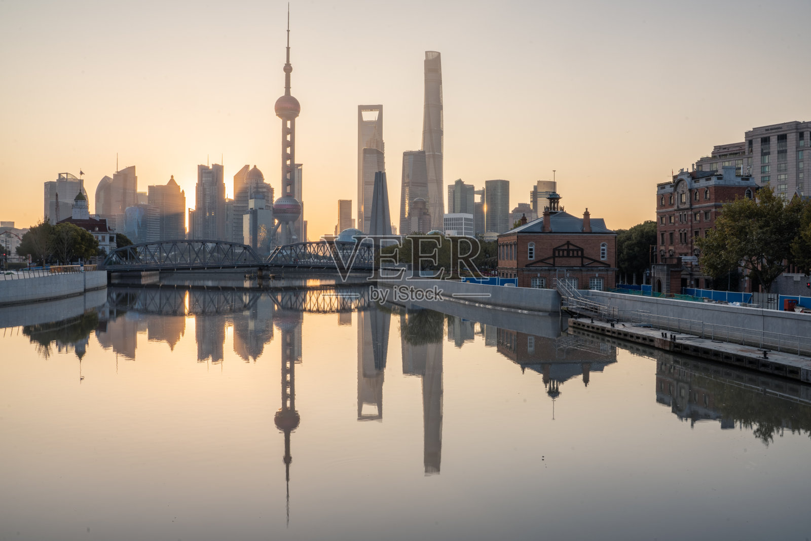 上海的日出景观照片摄影图片