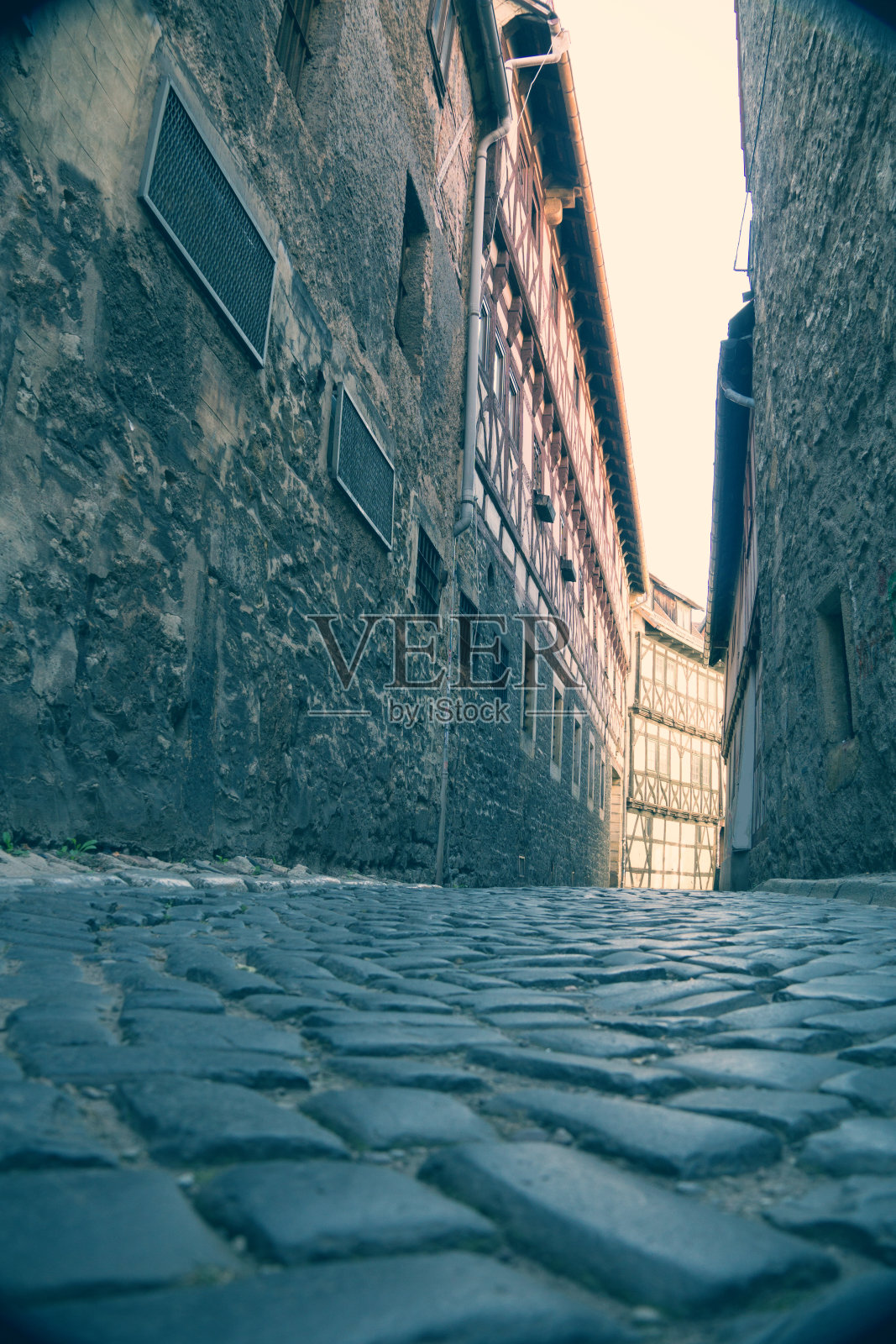 中世纪狭窄黑暗的小巷——闹鬼,神秘莫测照片摄影图片