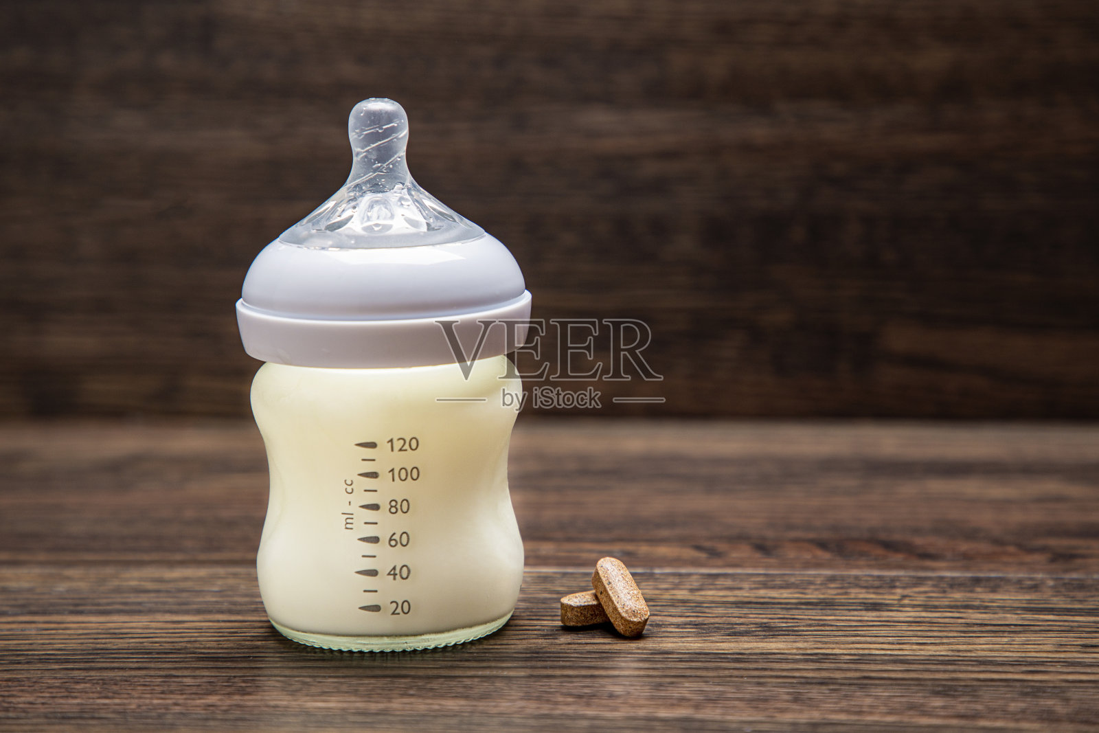 奶瓶及补品照片摄影图片