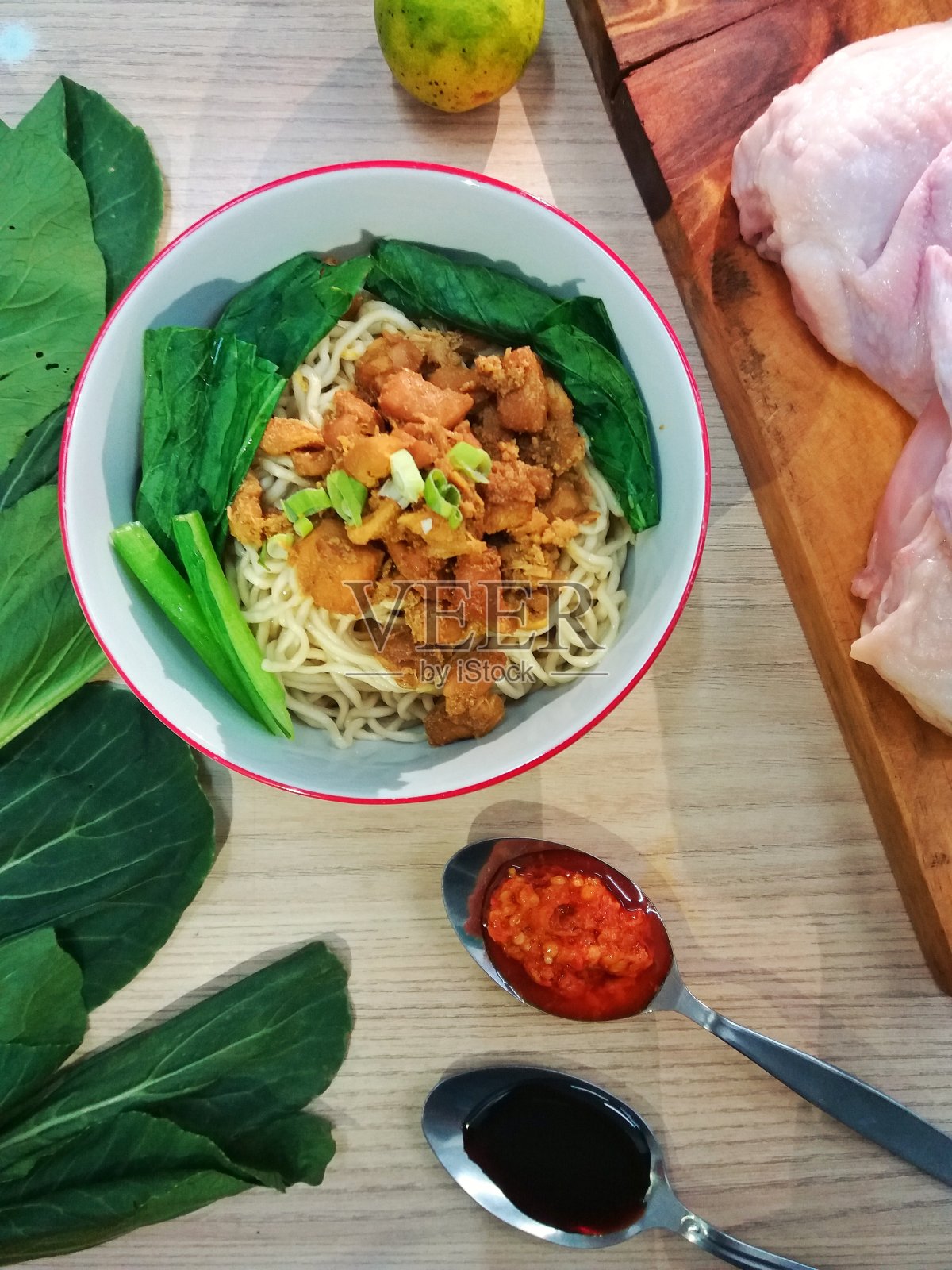 鸡肉面条照片摄影图片