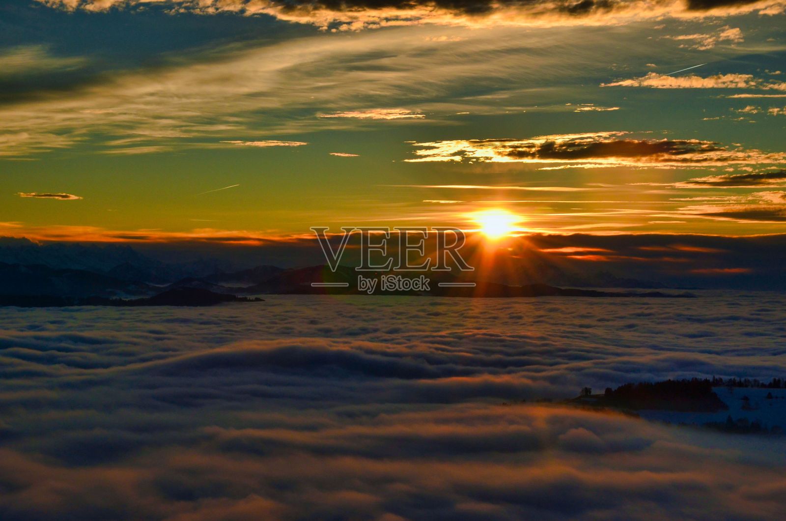 日落在雾海与山巴赫和城市苏黎世照片从阿尔卑斯山Scheidegg,苏黎世奥伯兰瑞士照片摄影图片