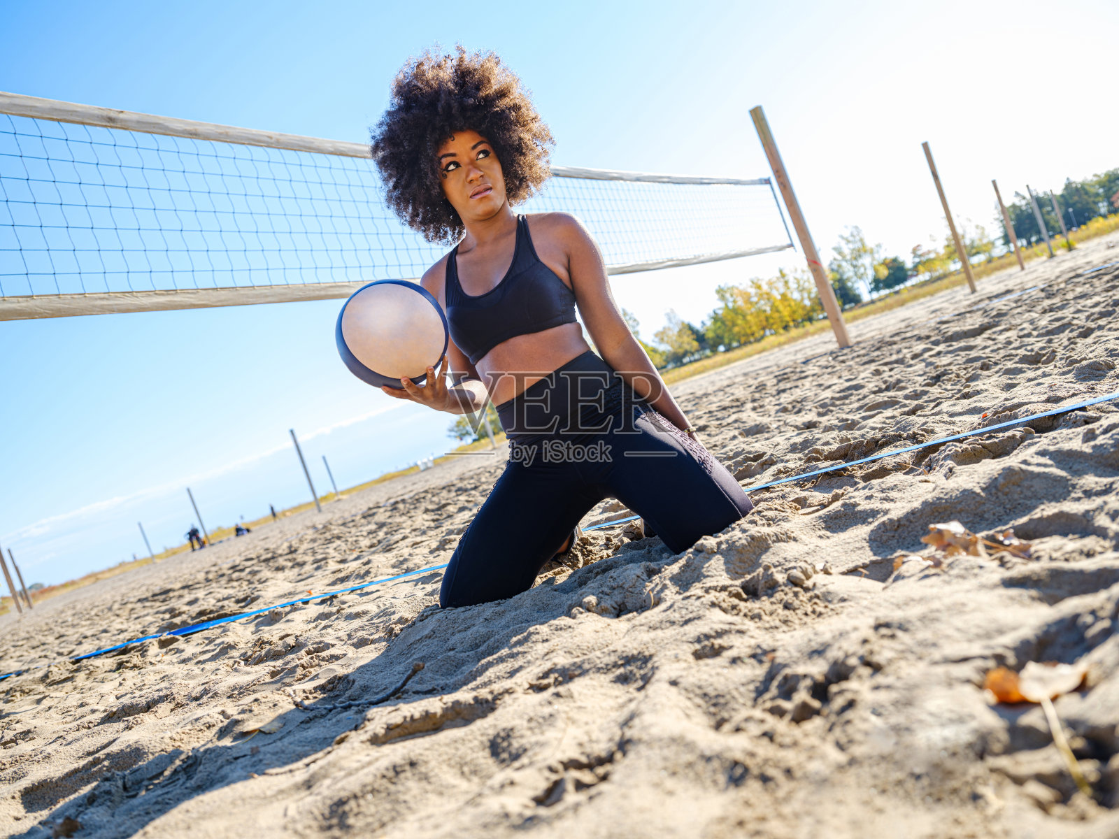 非洲妇女在运动后休息照片摄影图片