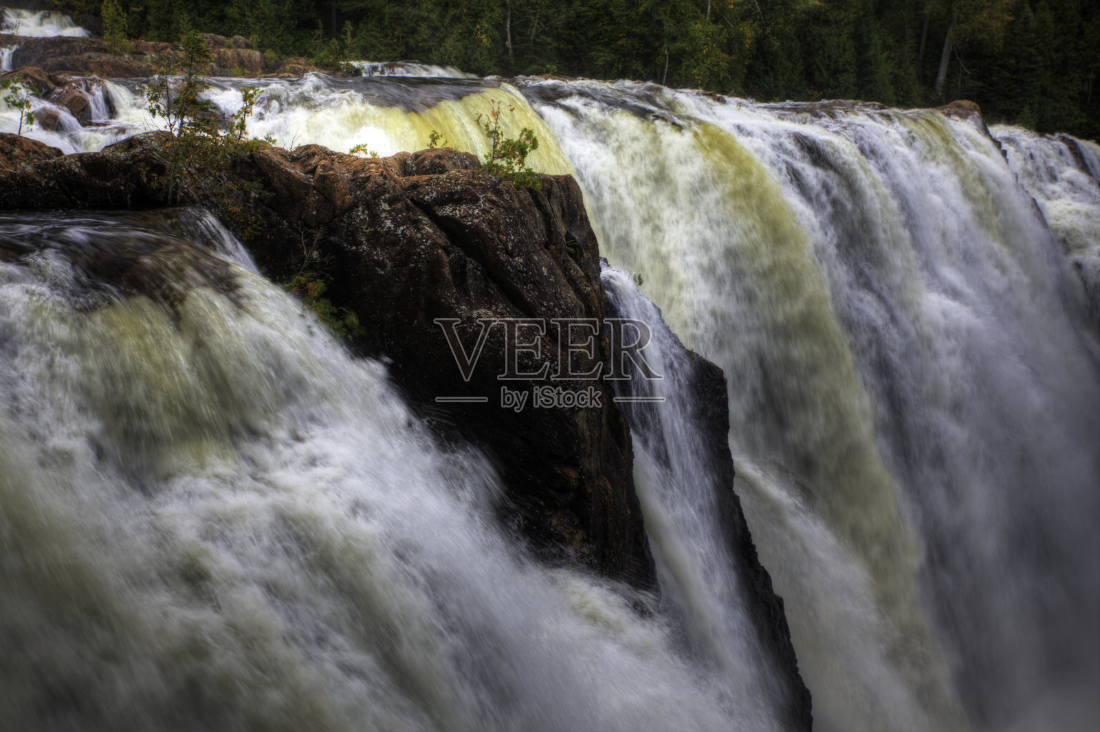 奥布里瀑布在安大略省,加拿大关闭照片摄影图片