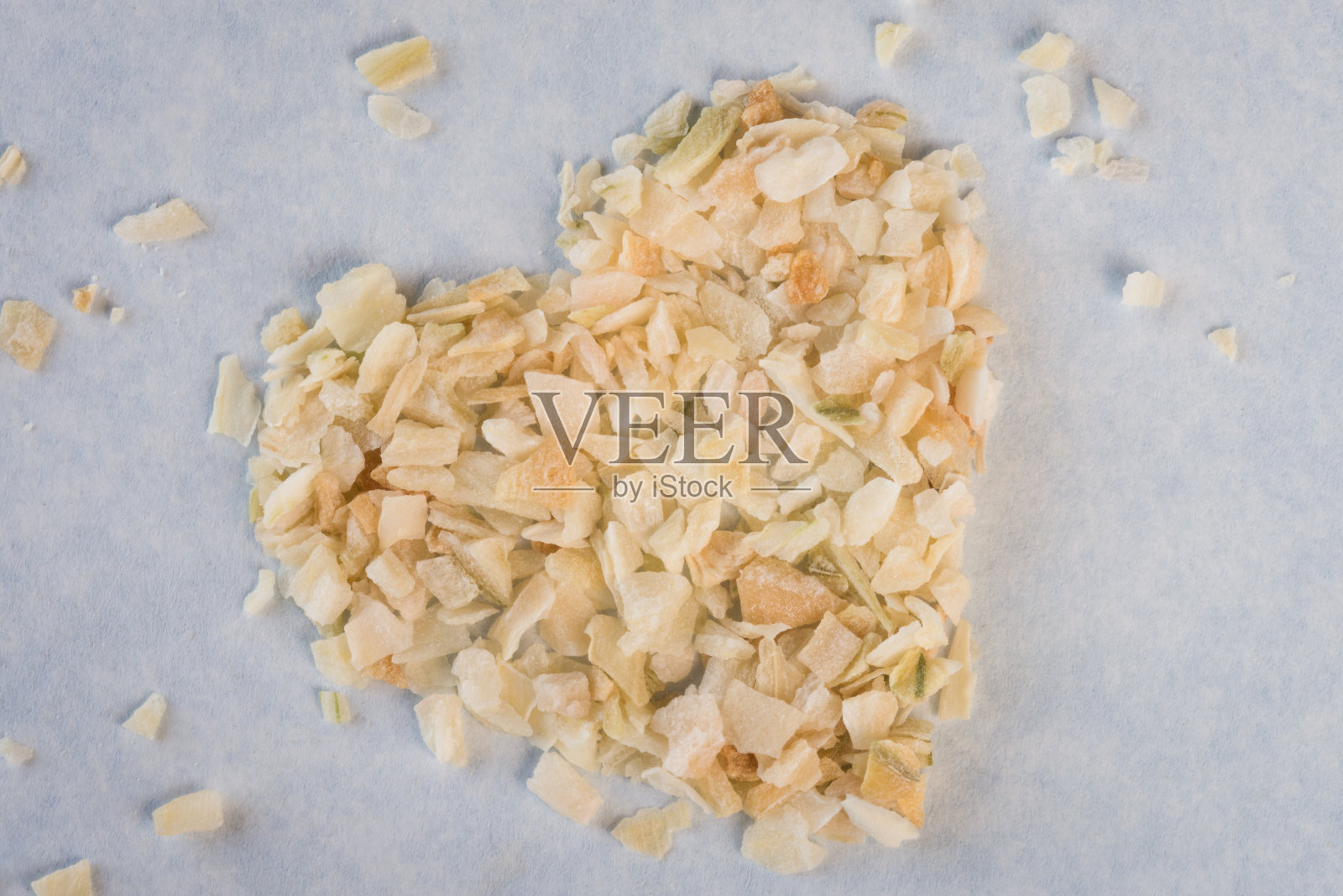 切成心形的洋葱照片摄影图片