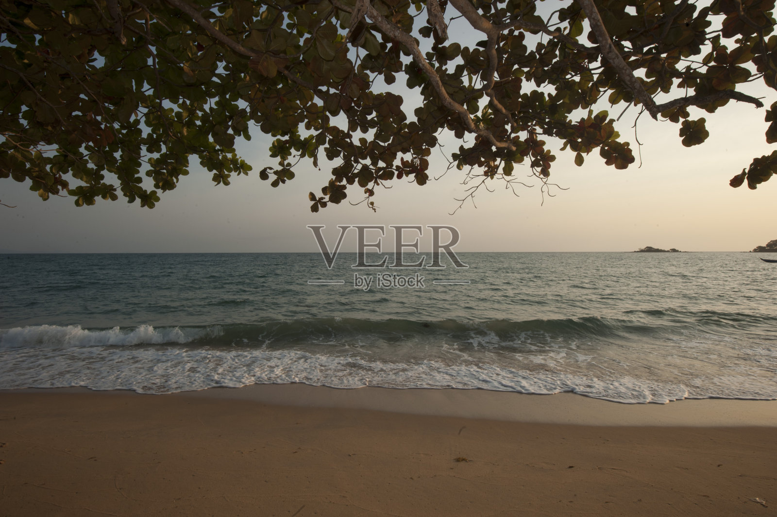 越南海滩上的日落照片摄影图片