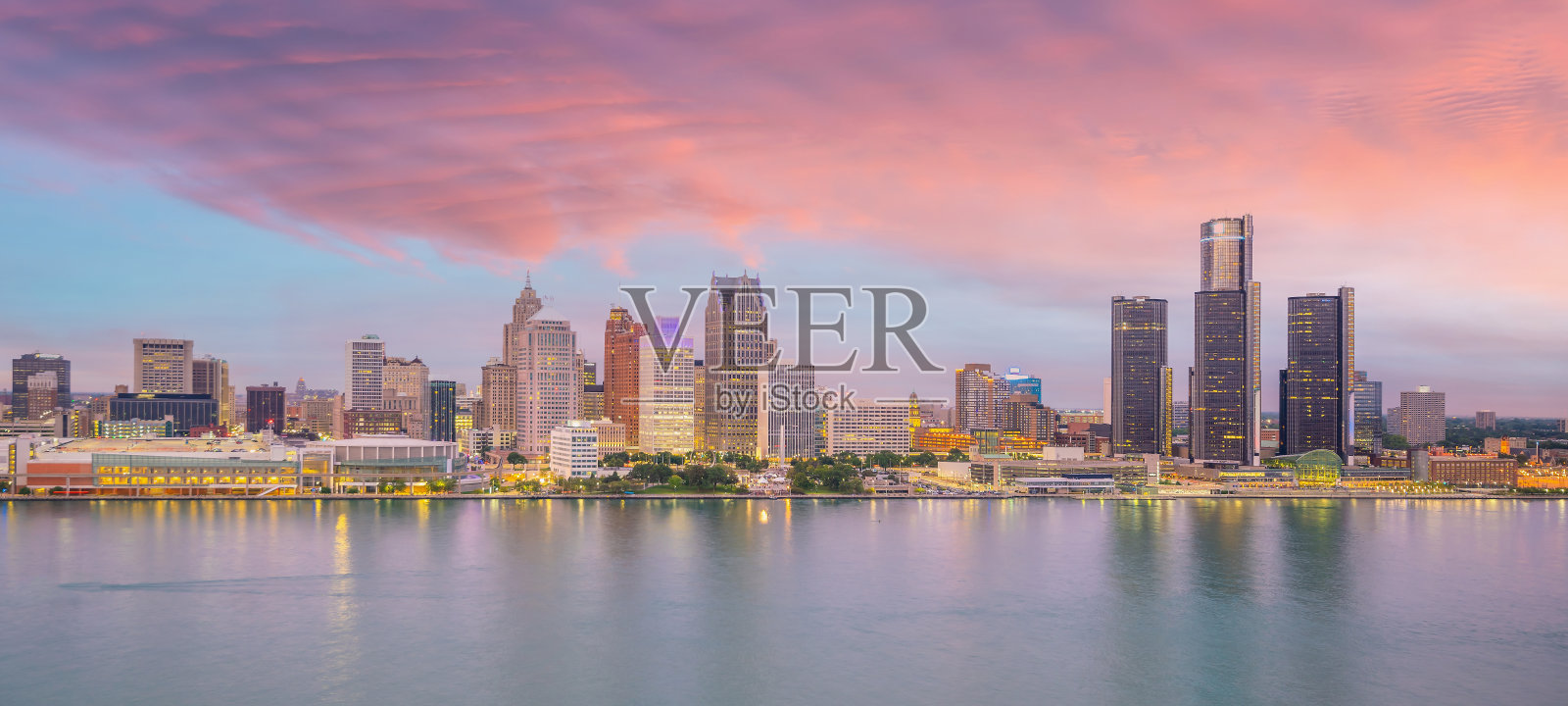 日落时分,美国密歇根州底特律的城市景观照片摄影图片