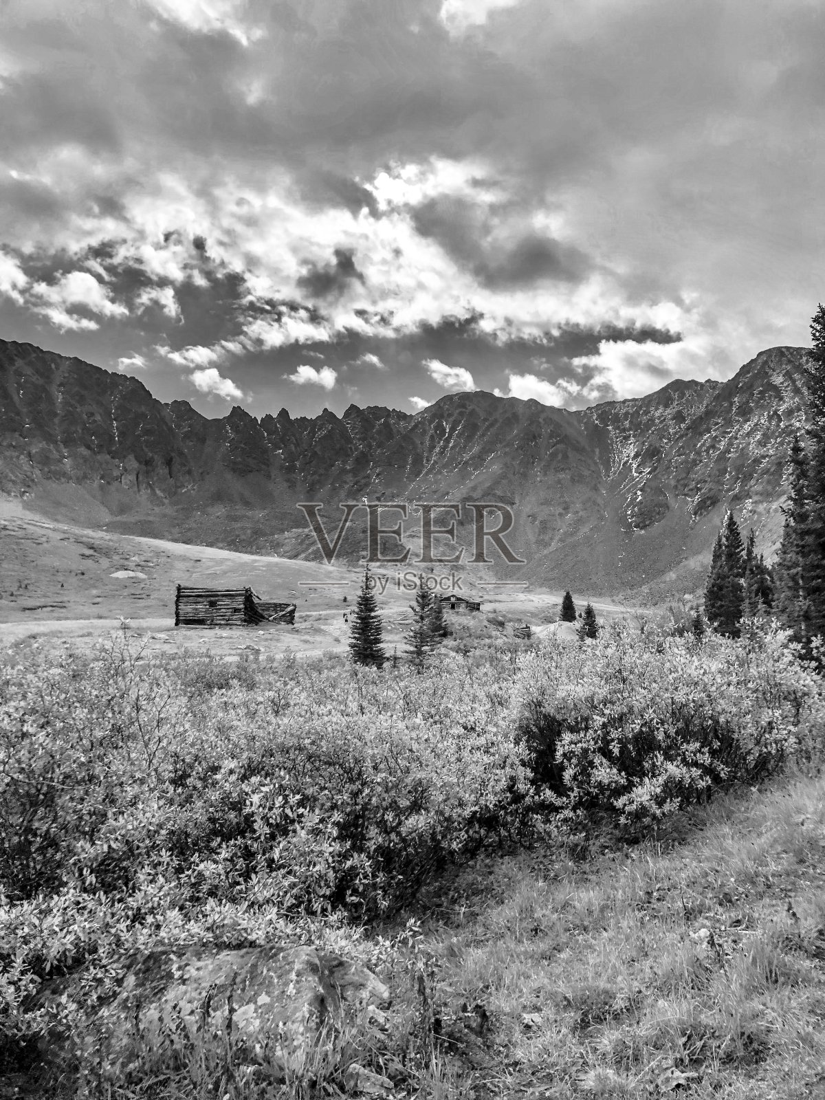 黑白鬼城照片摄影图片