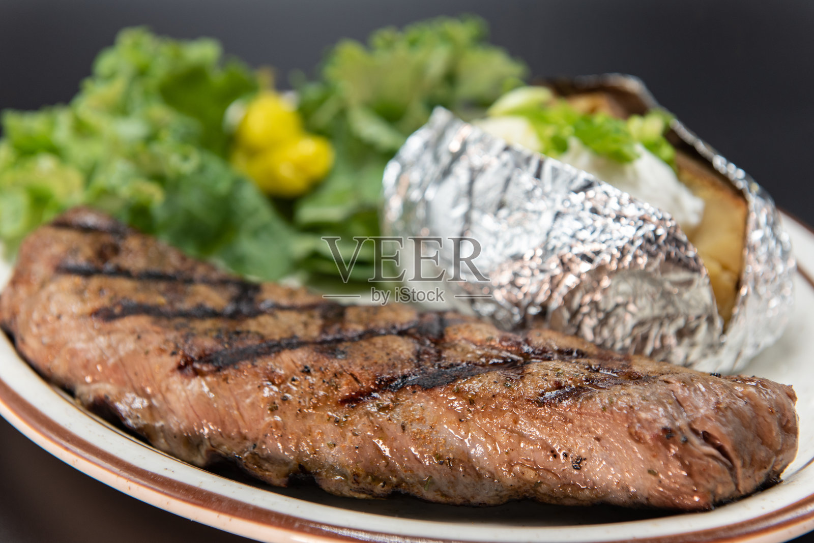 丰盛的食物比心灵更能满足。照片摄影图片