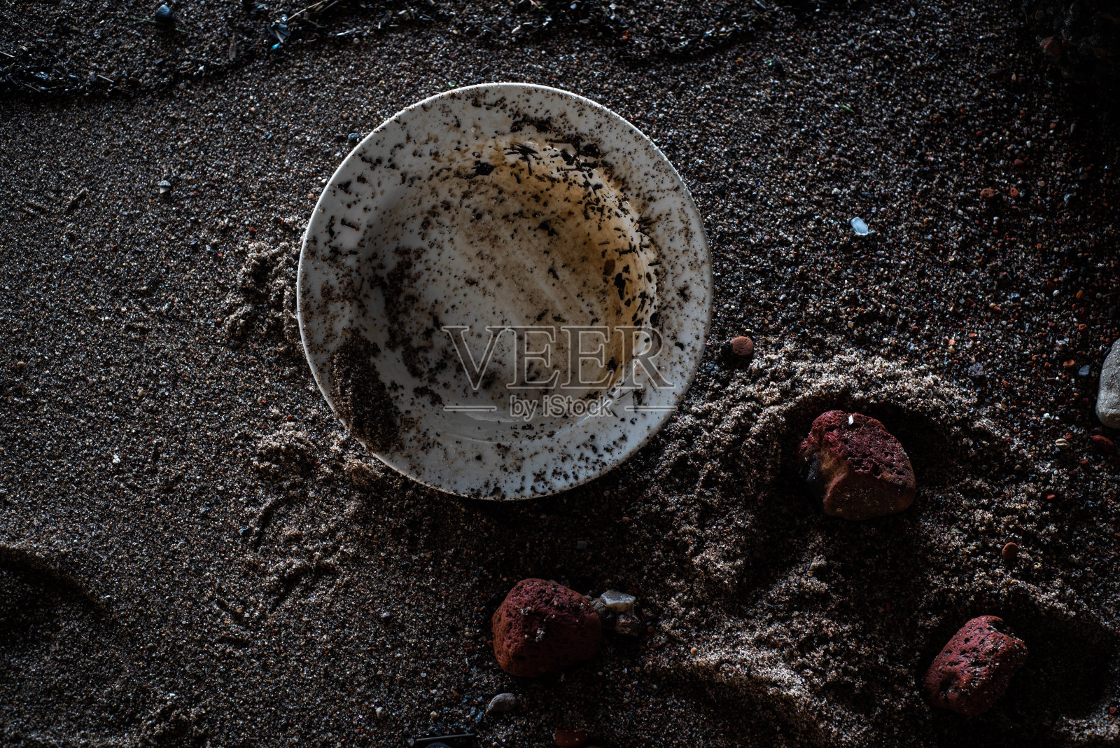 当河水下降的时候照片摄影图片