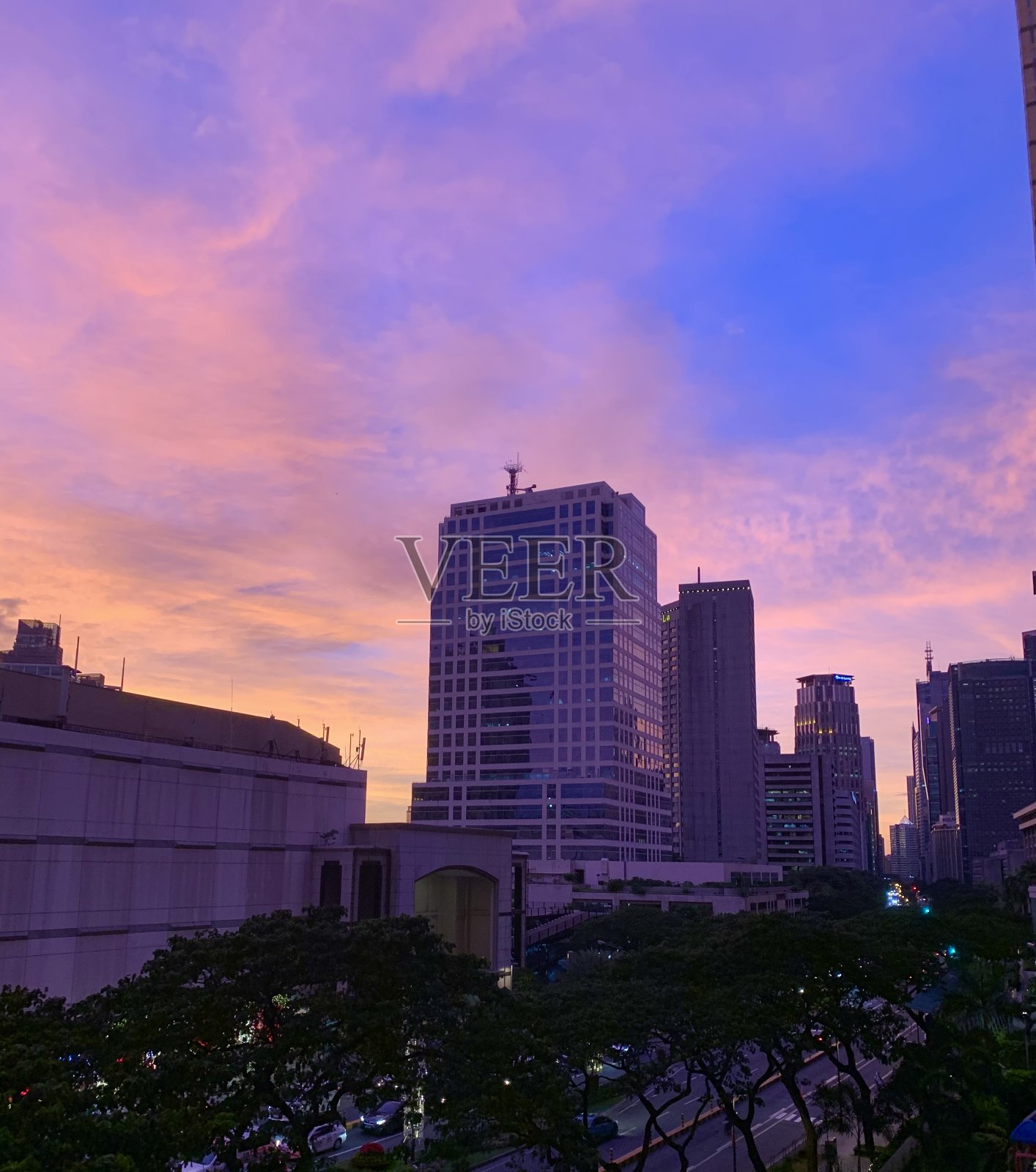 商业区的日落照片摄影图片