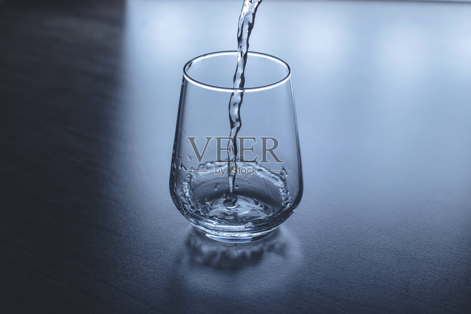 一杯水照片摄影图片