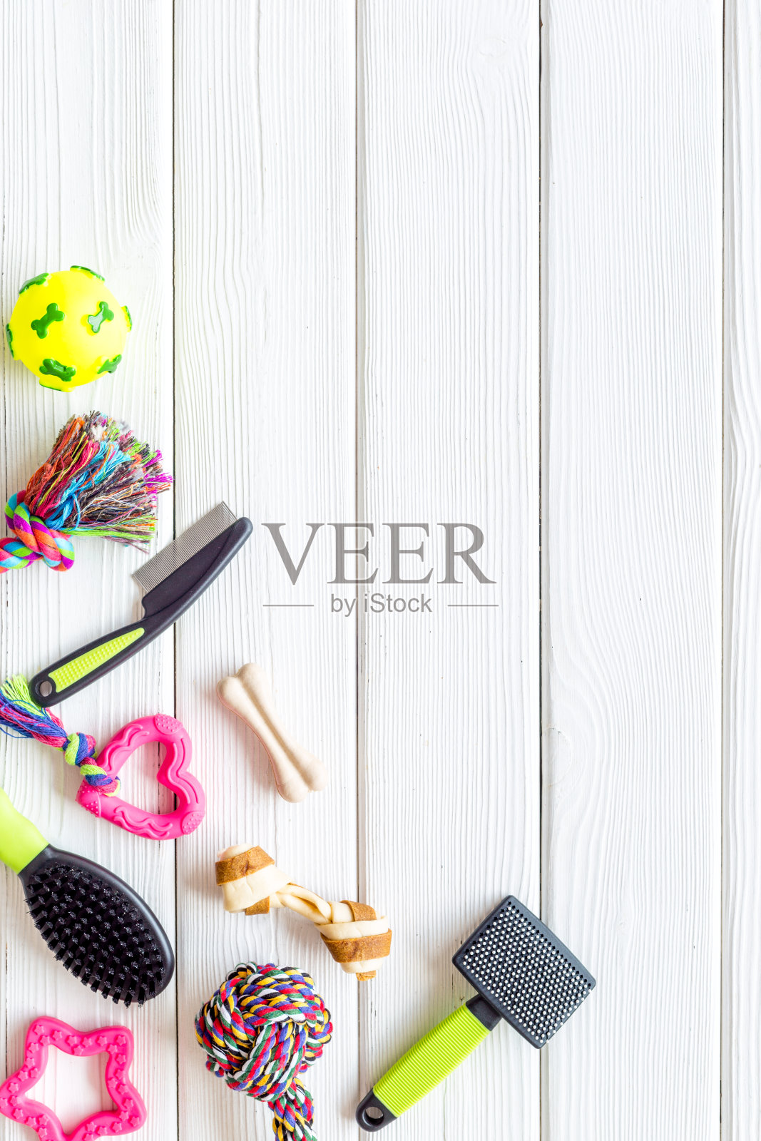 宠物玩具和猫狗干粮。俯视图照片摄影图片