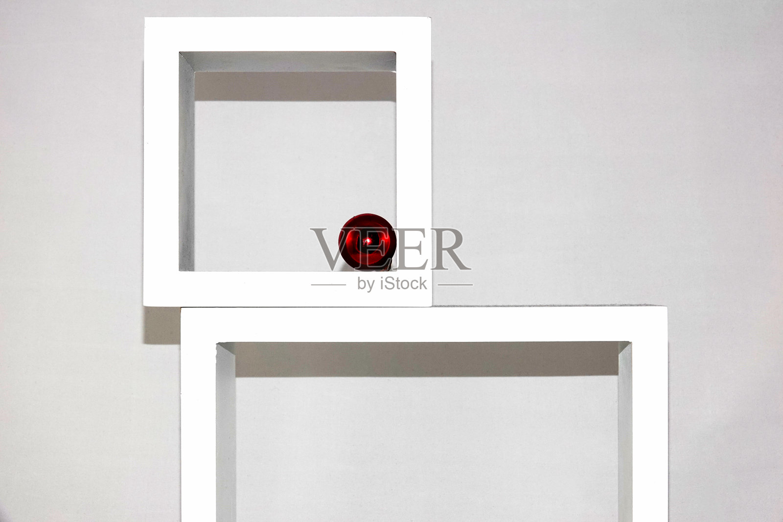 方形的形状,里面有一个圆。照片摄影图片