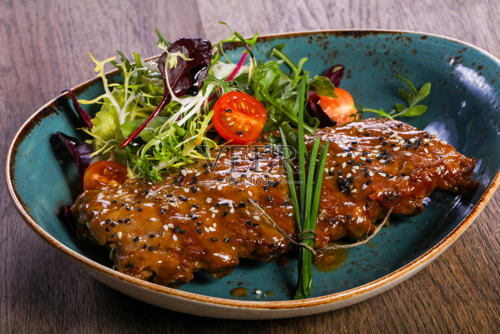 烤猪肋排照片摄影图片