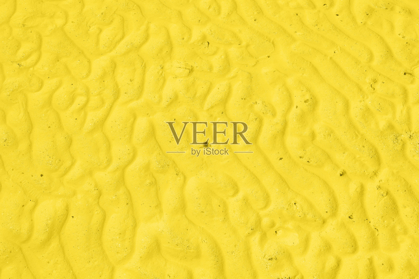 海浪在明亮光滑的沙滩上的纹理照片摄影图片