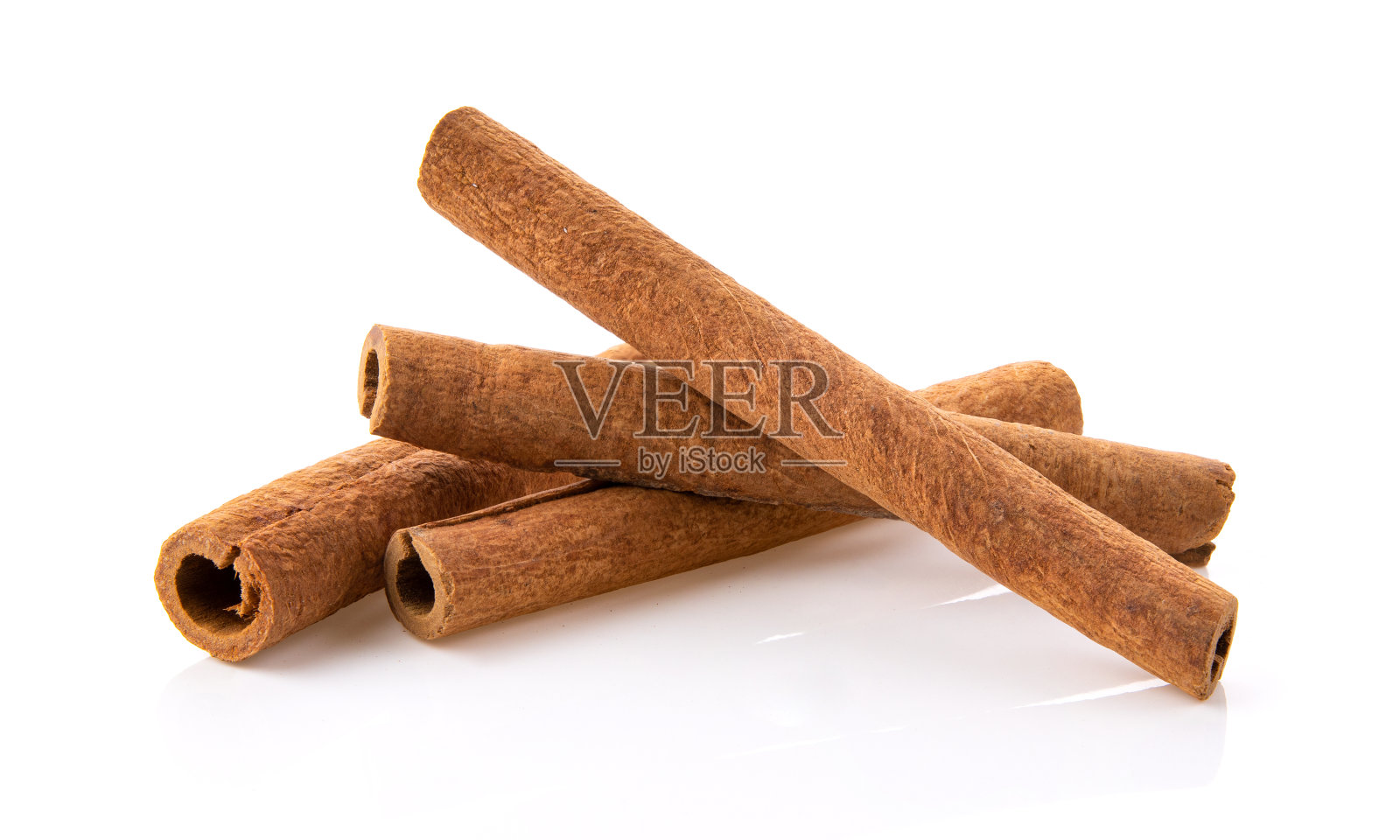 肉桂棒在白色背景照片摄影图片