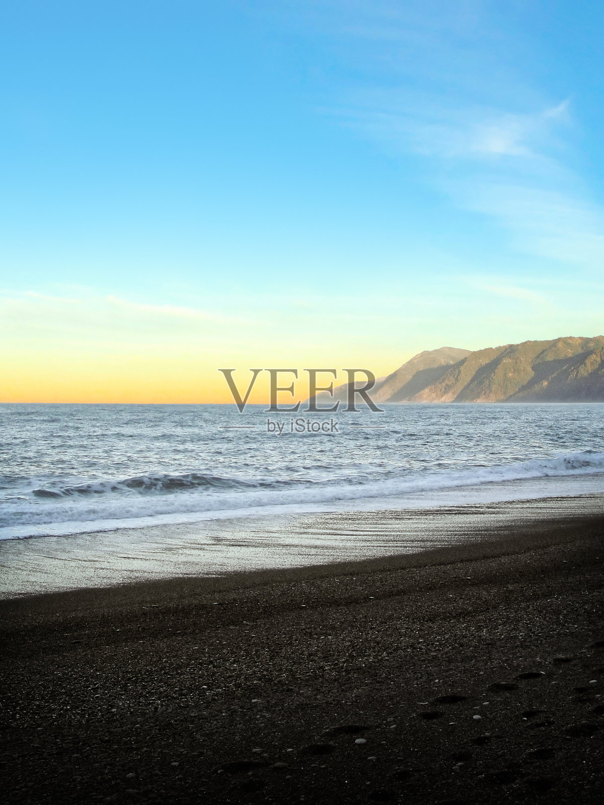 12月的黎明,在加州太平洋海岸Shelter Cove外的贝莱德海滩照片摄影图片