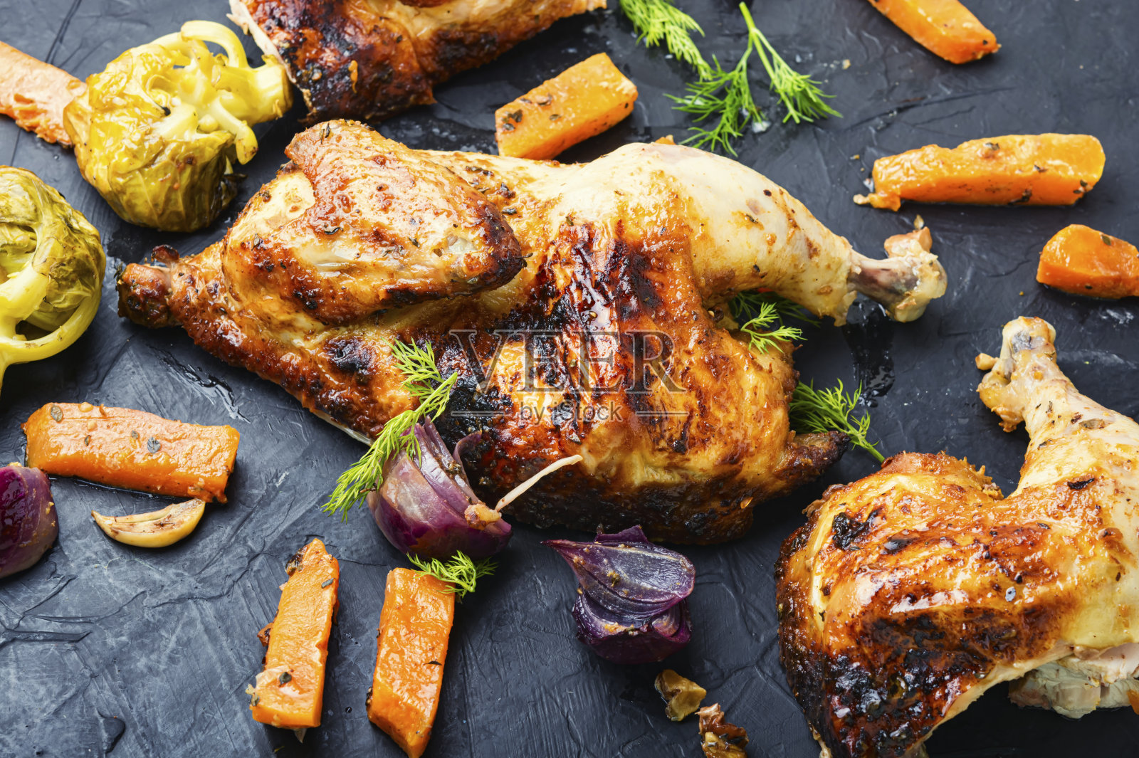 开胃的烤家禽肉。照片摄影图片