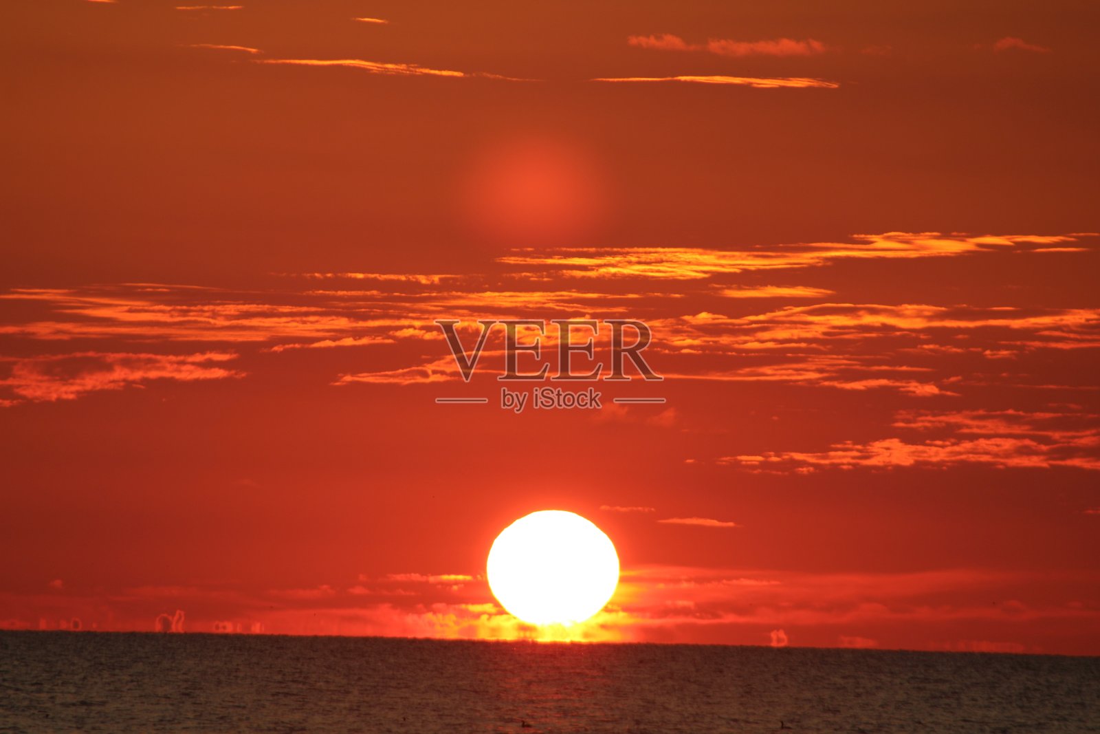 橘色天空下的海景照片摄影图片