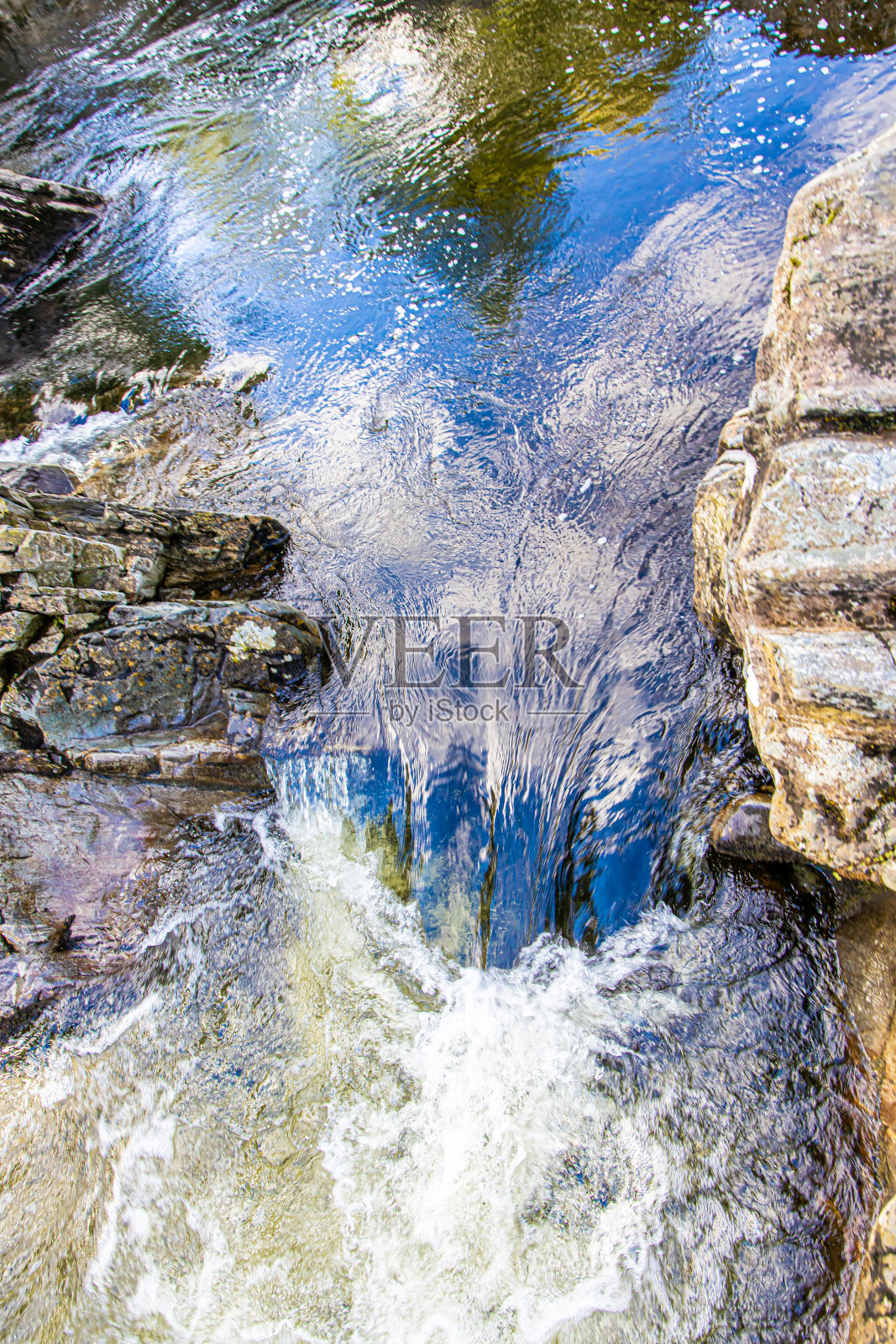 在本尼维斯山周围徒步旅行,本尼维斯山是不列颠群岛的最高峰,位于苏格兰高地的因弗尼斯郡照片摄影图片