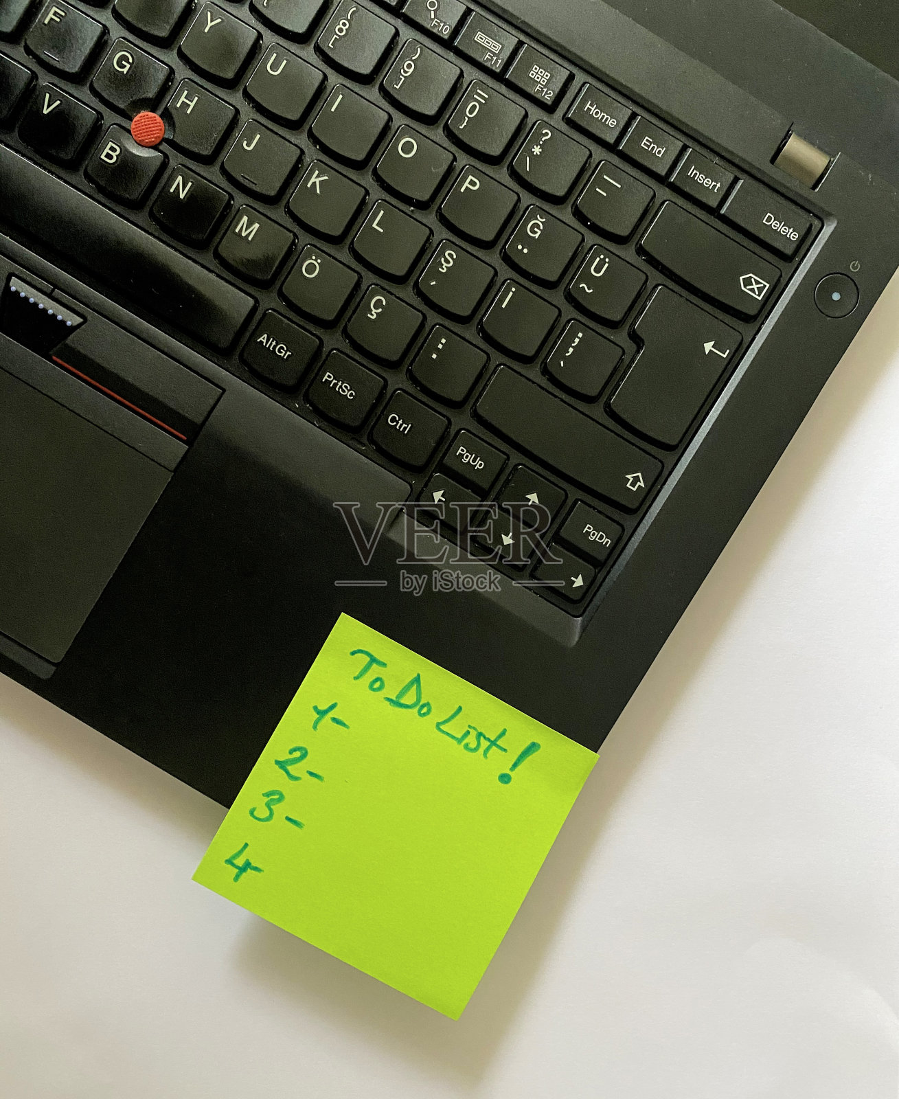 笔记本电脑上的便利贴照片摄影图片