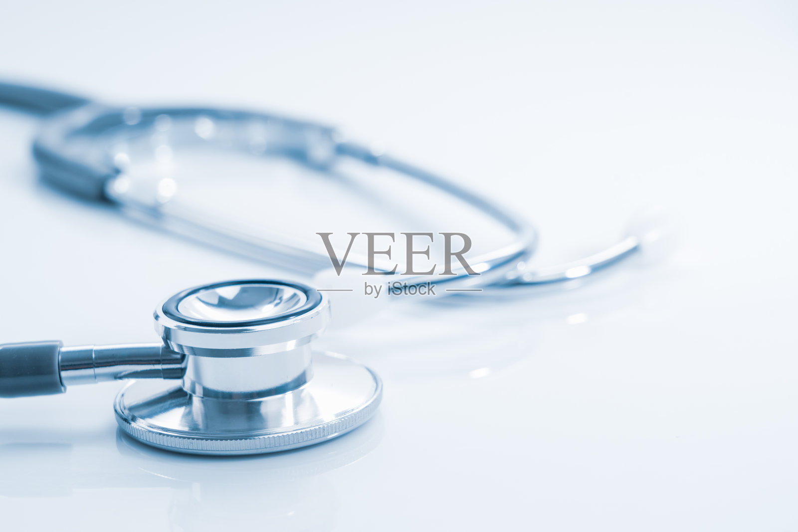 听诊器为医生检查白色照片摄影图片