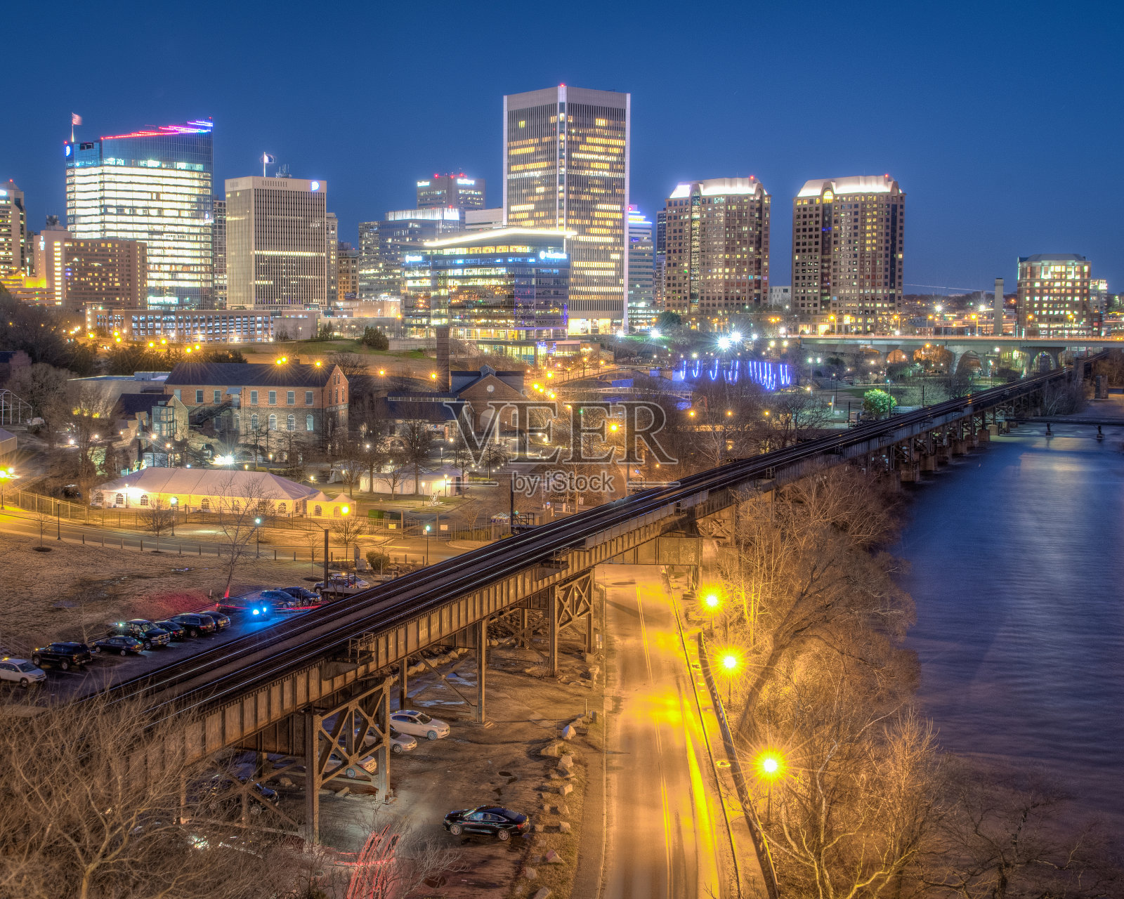 里士满市的蓝色时光照片摄影图片