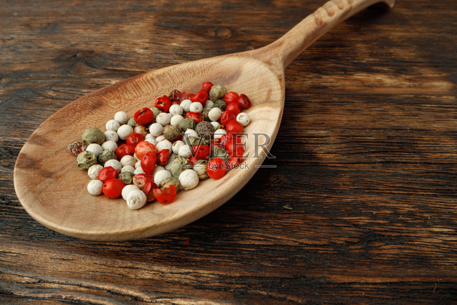 红色,绿色和白色的花椒香料宏照片摄影图片